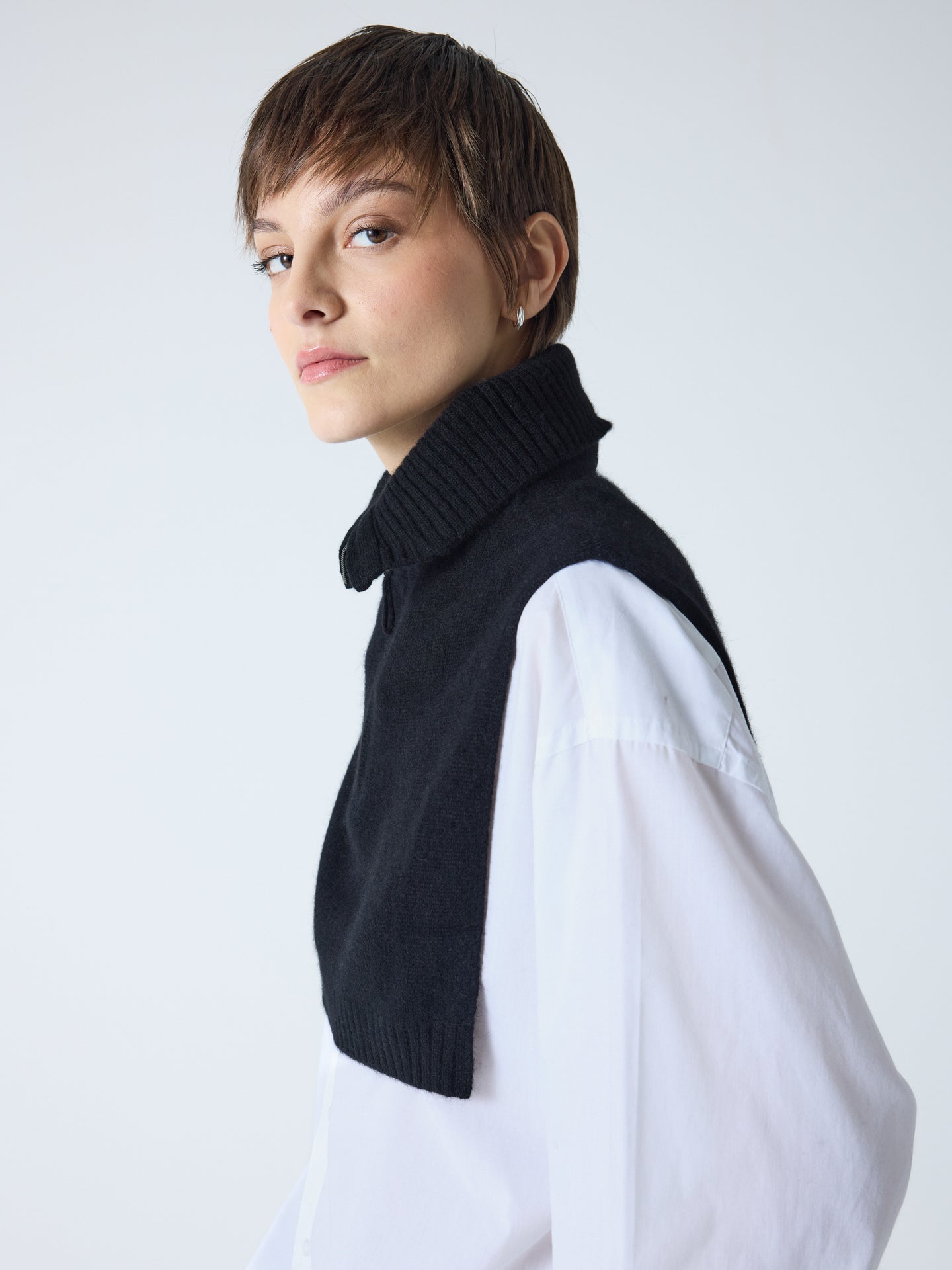 tina - 100% cashmere zipped collar - black