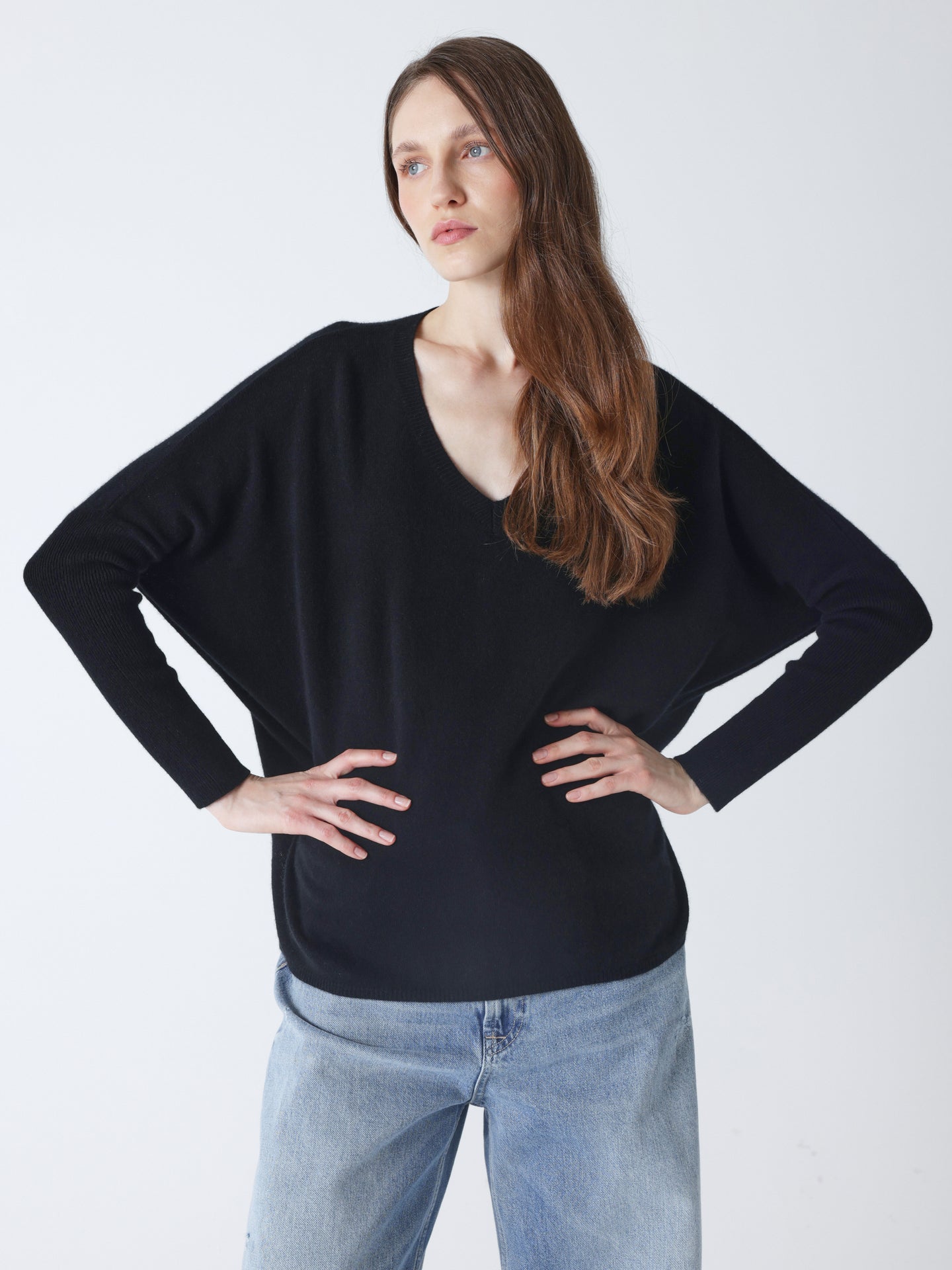 camille - Trek poncho van kasjmier aan - black