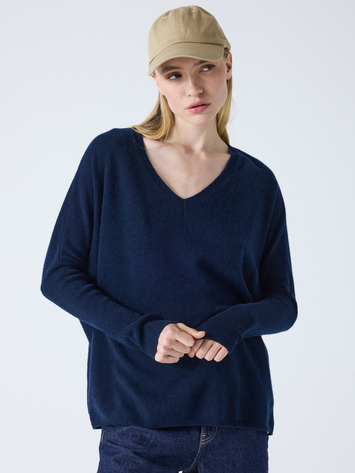 camille - Trek poncho van kasjmier aan - navy
