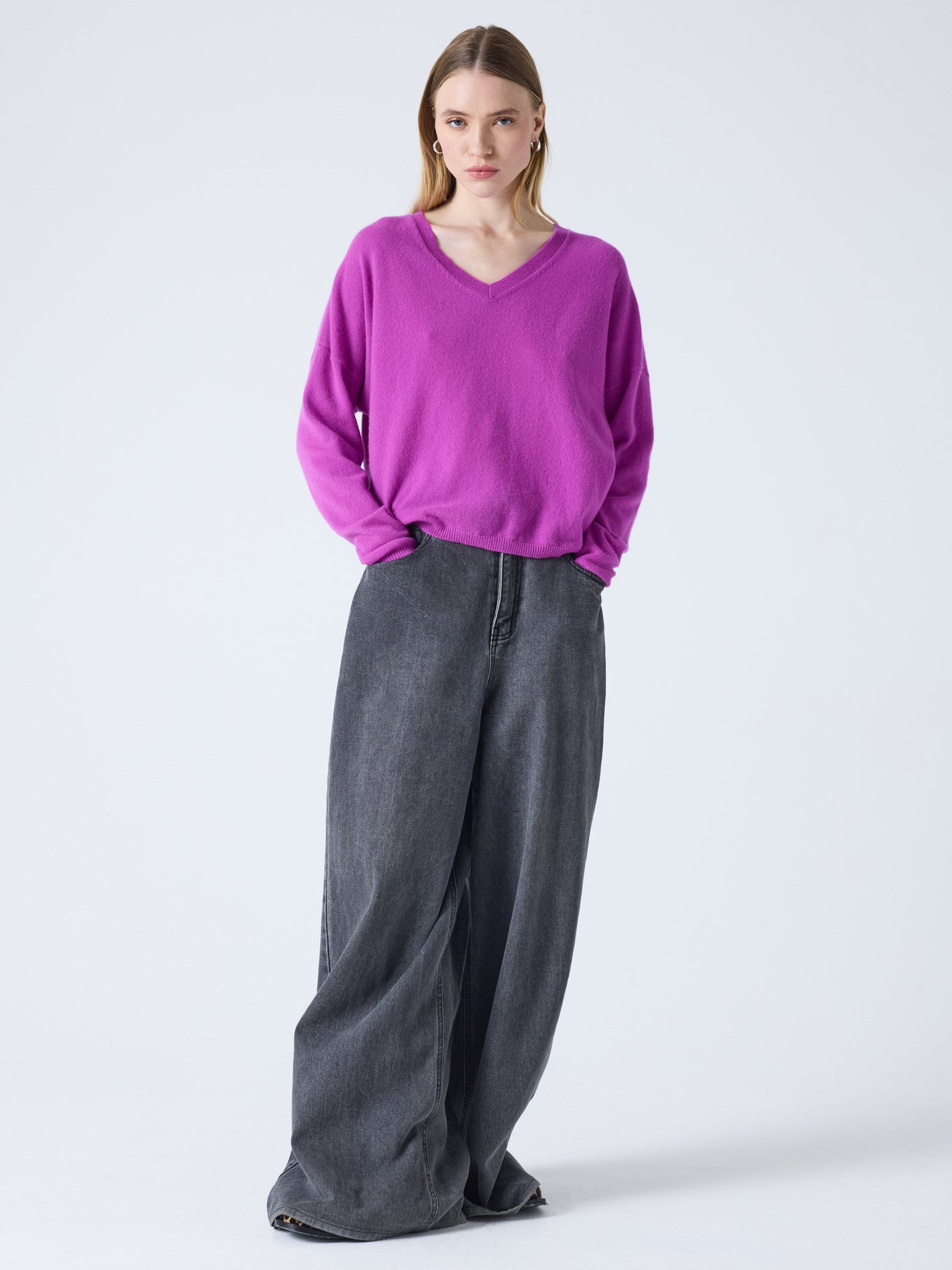 alicia - Trui oversized in kasjmier - purple neon