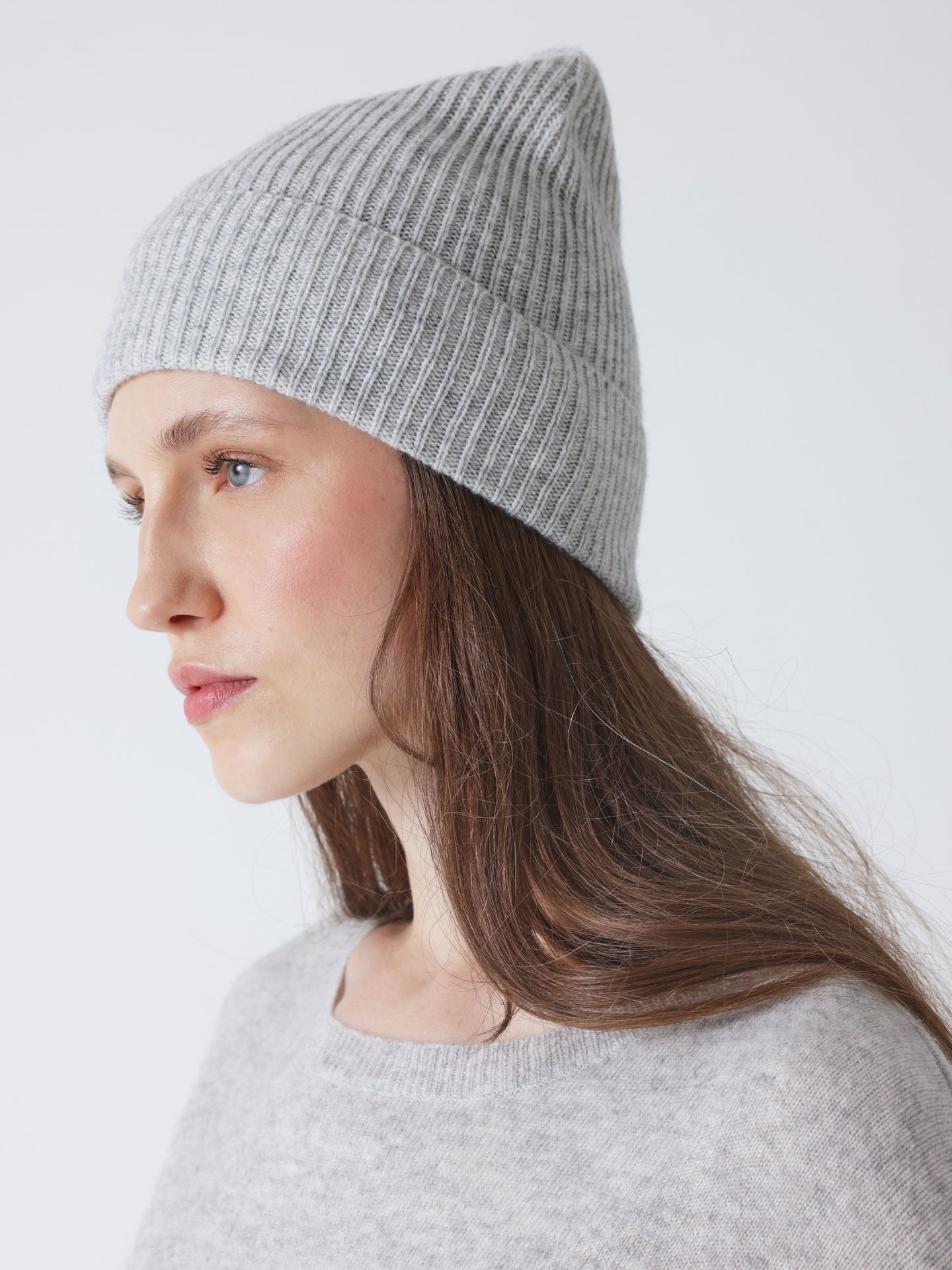 Maeve - 100% cashmere beanie - light heather gray