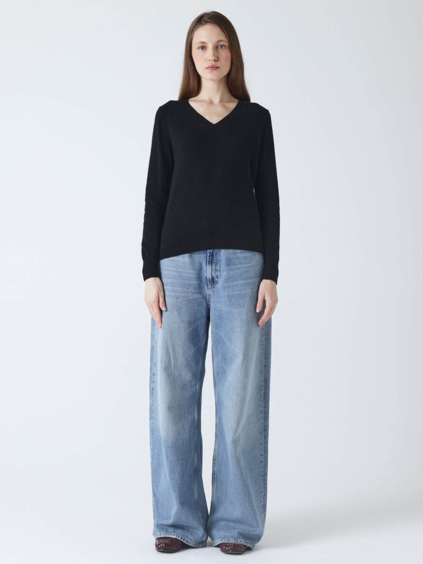 Amanda - 100% cashmere V-neck sweater - black