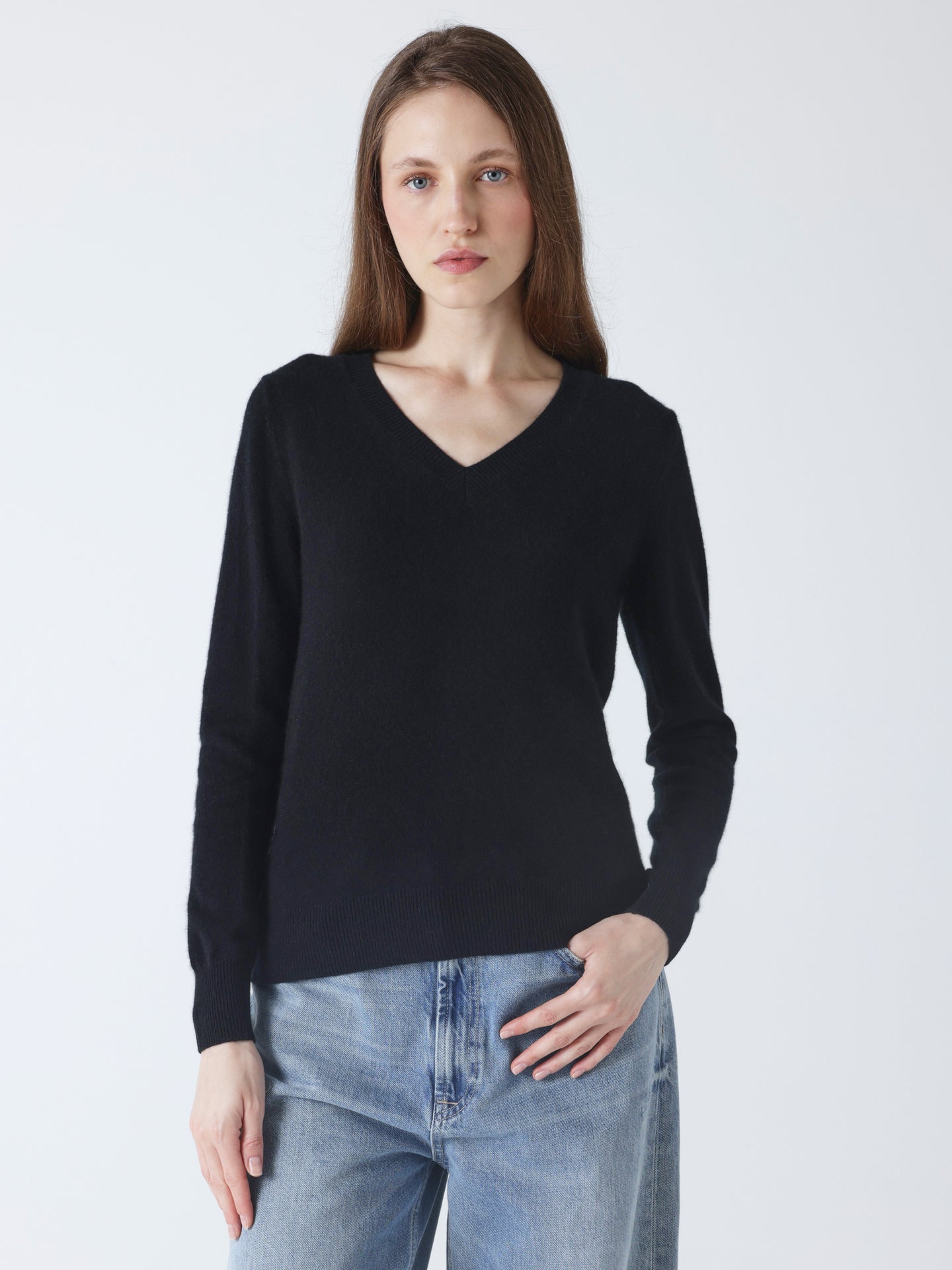 Amanda - 100% cashmere V-neck sweater - black