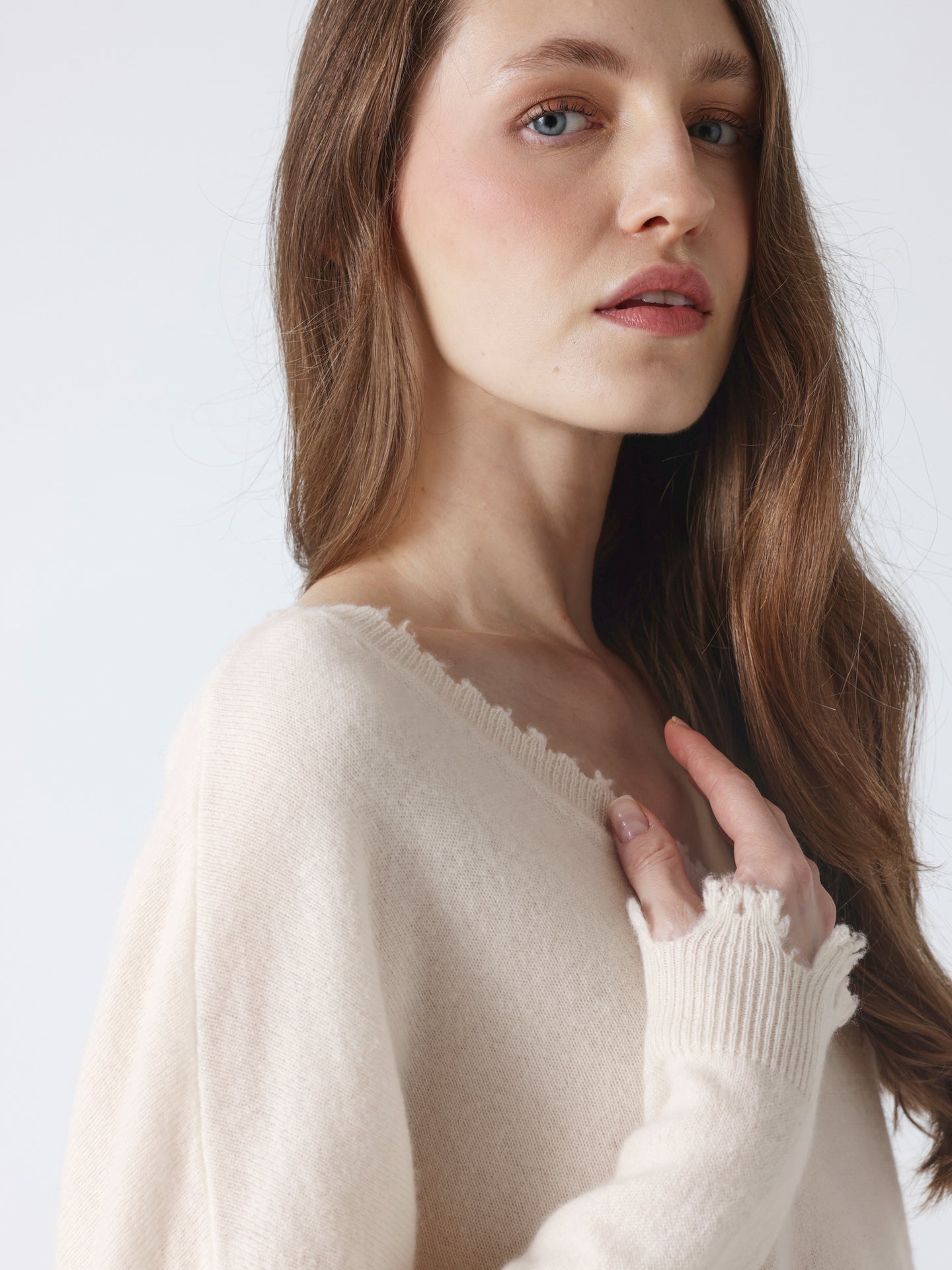 mia - 100% cashmere V-neck sweater - cream