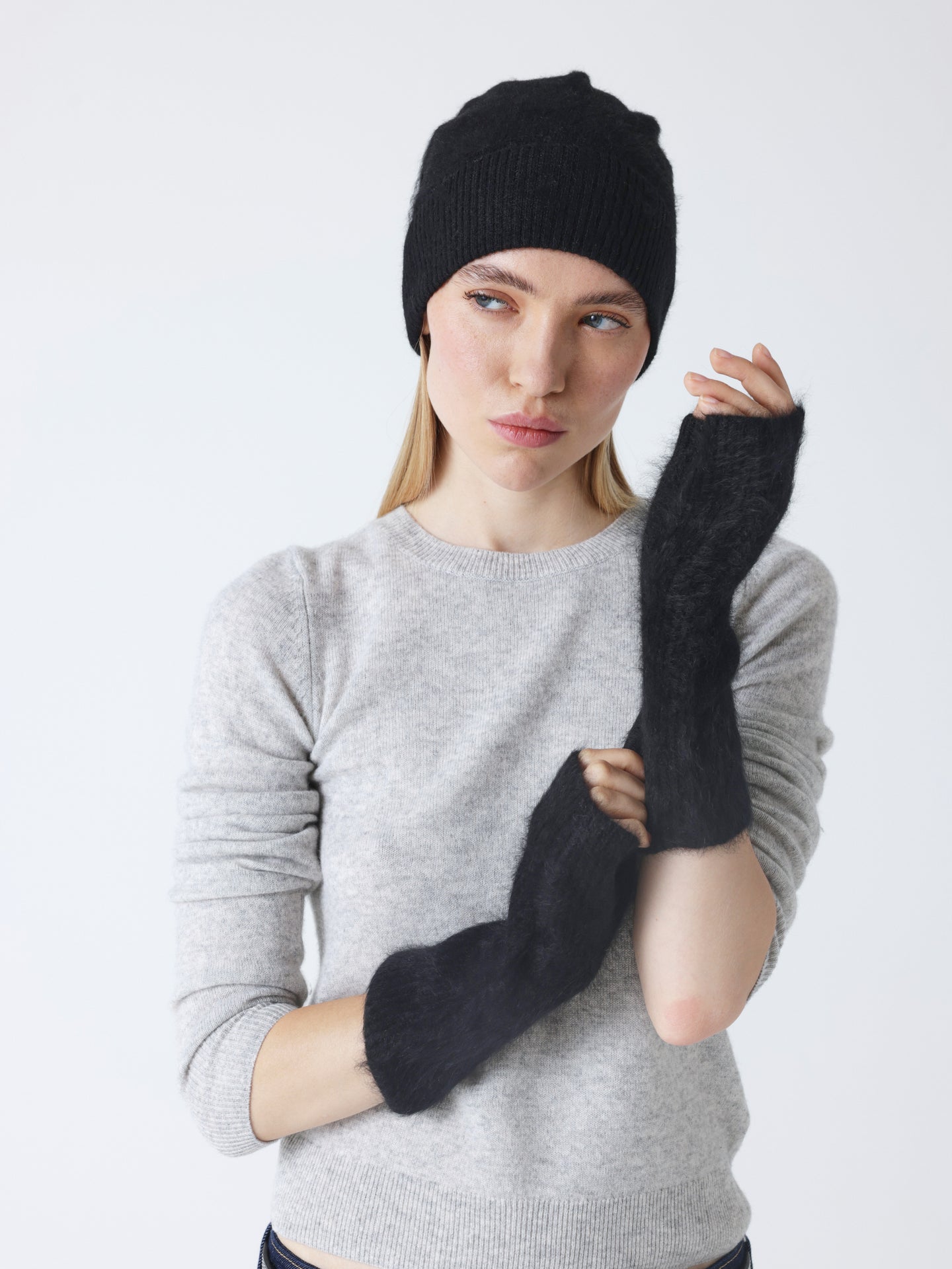 karolina - Brushed cashmere mittens - black