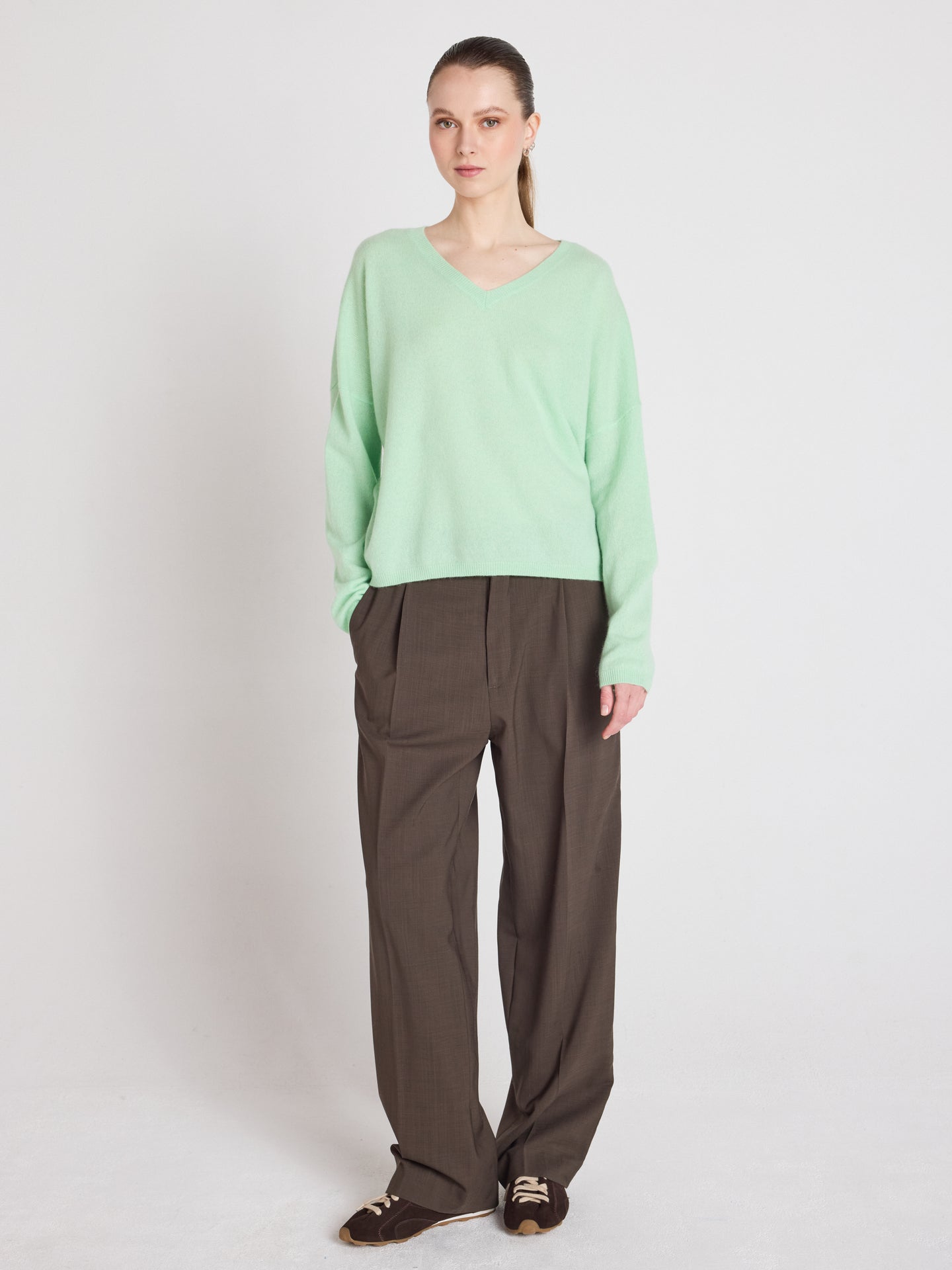 Alicia - Kaschmirpullover mit V-Ausschnitt - pastel green