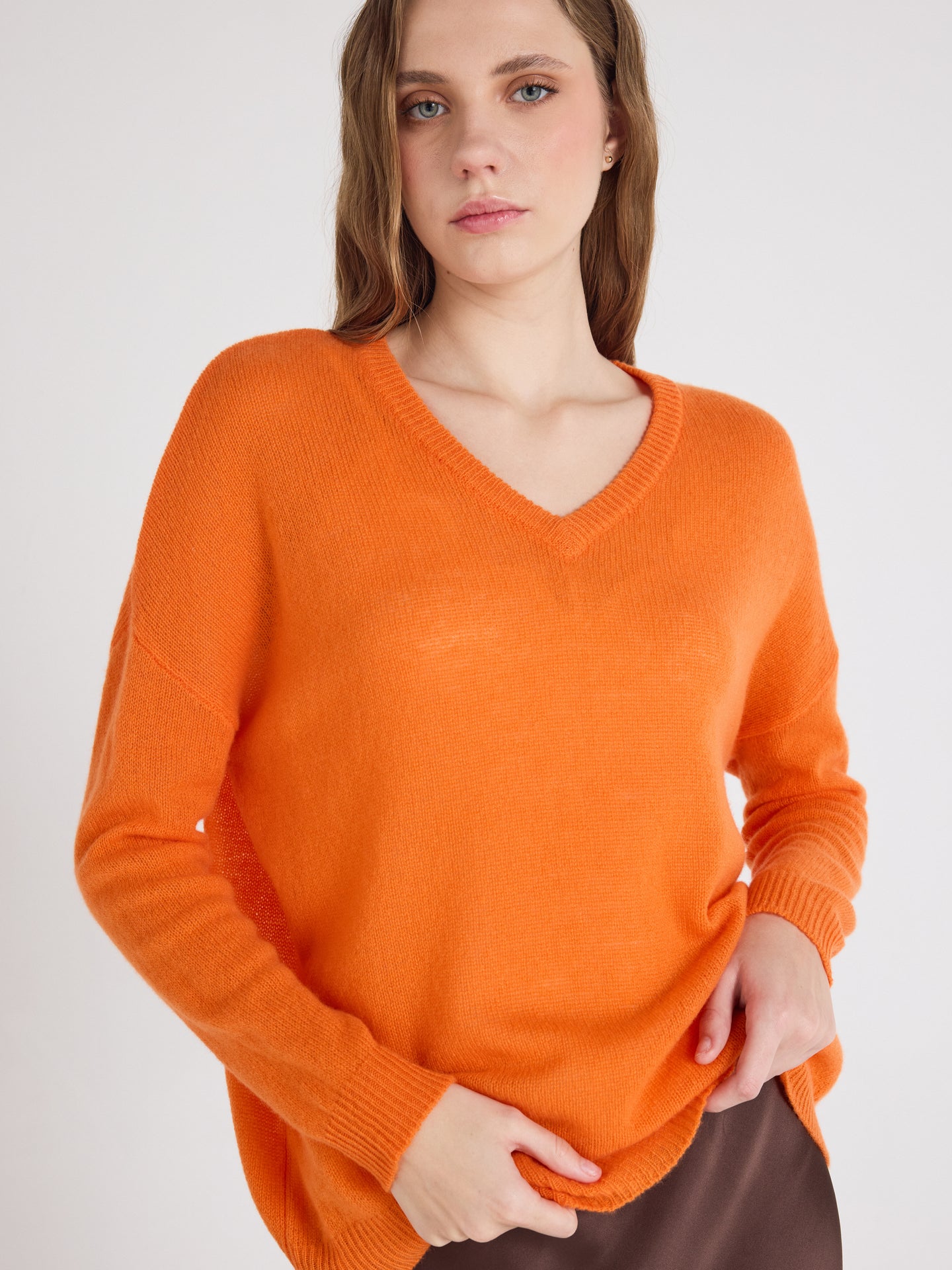 angelica - V-neck cashmere sweater - orange