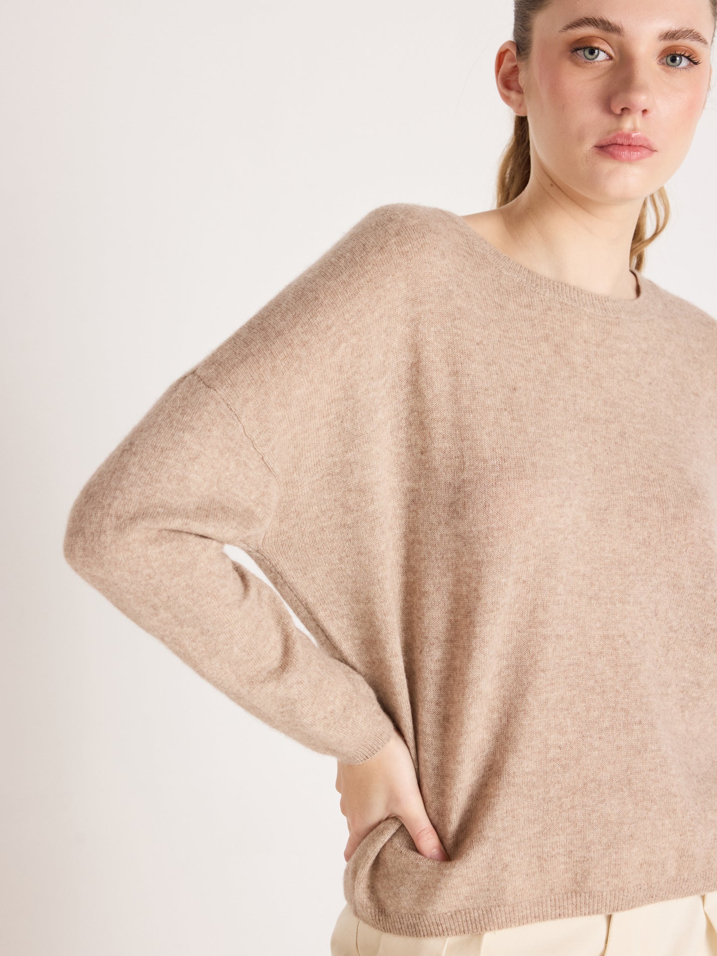 Kaira - Kaschmirpullover mit Rundhalsausschnitt - Chestnut
