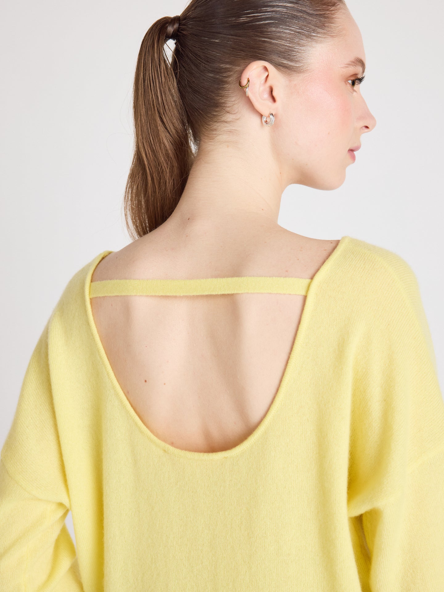 ivy - Neckholderpullover aus gebürstetem Kaschmir - lemon fizz