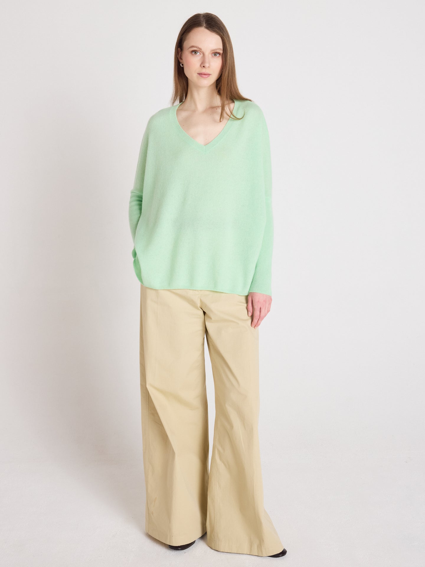 Camille - Kaschmirponcho mit V-Ausschnitt - pastel green