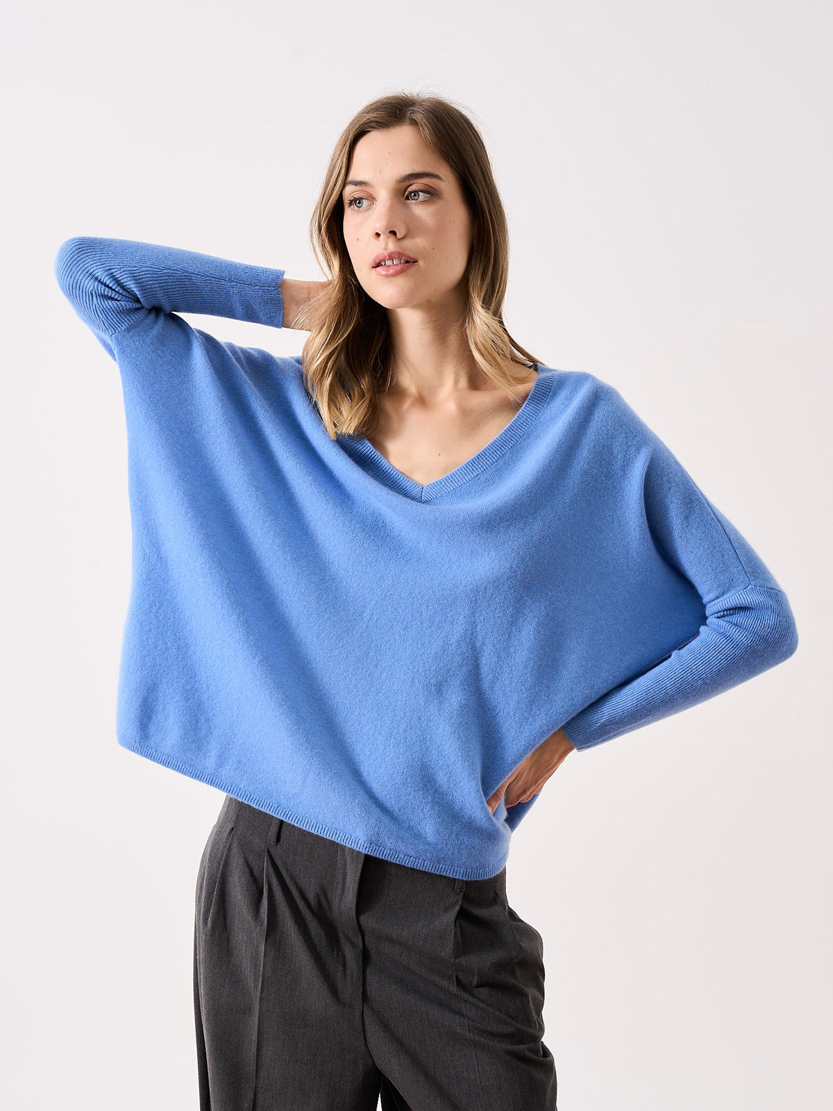 Camille - Pull poncho en cachemire - cornflower
