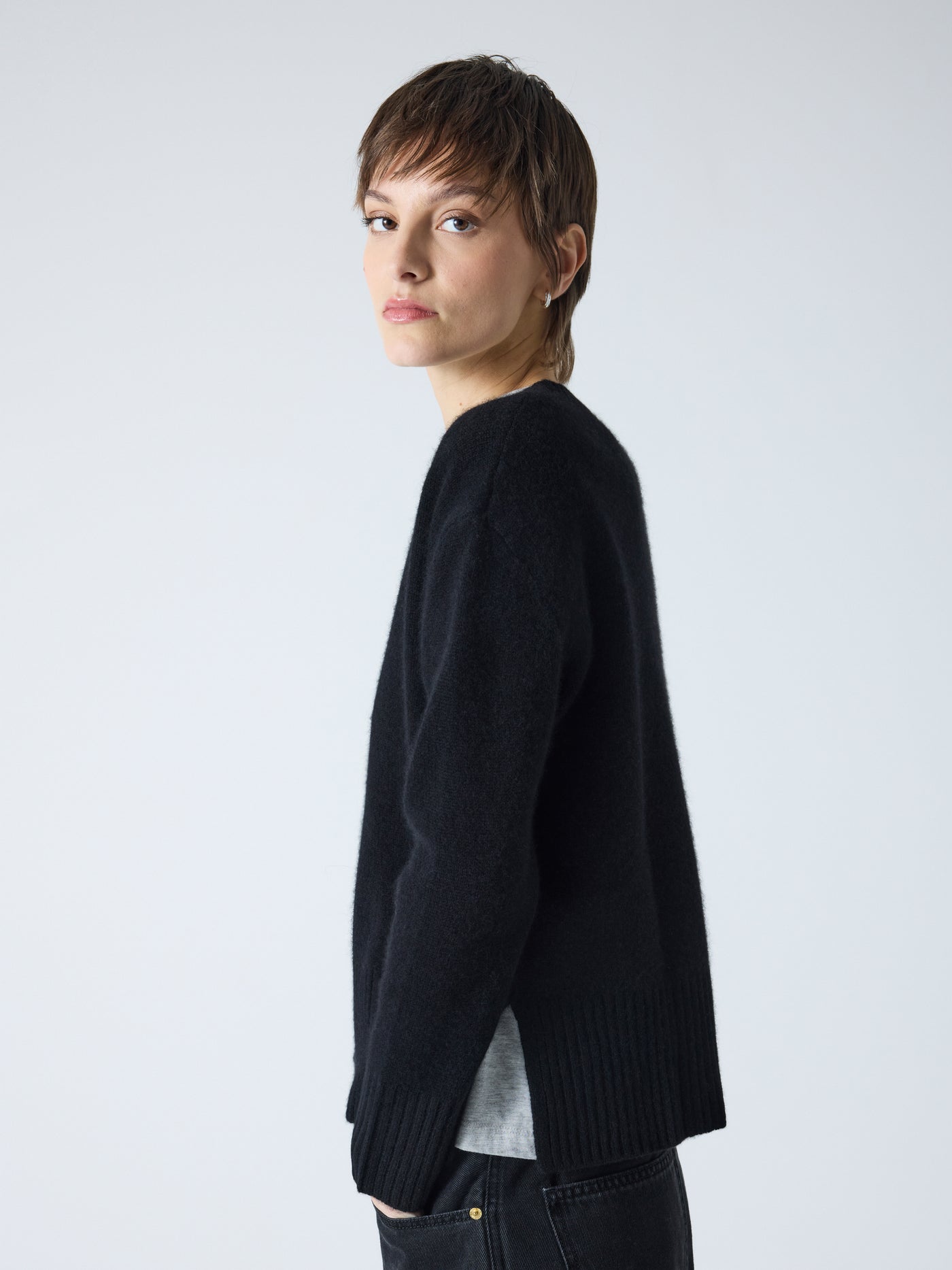 Livia - Pullover mit V-Ausschnitt aus 100 % Kaschmir - black