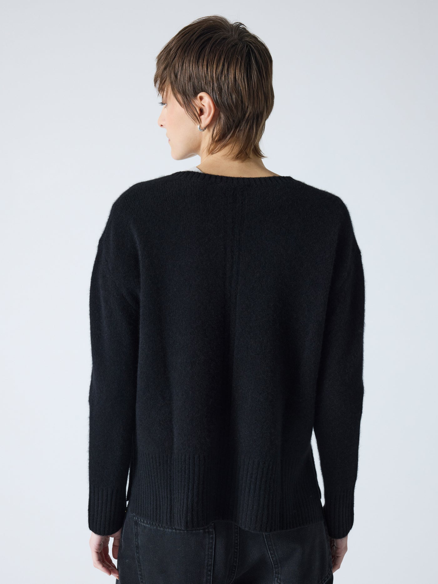Livia - Pullover mit V-Ausschnitt aus 100 % Kaschmir - black