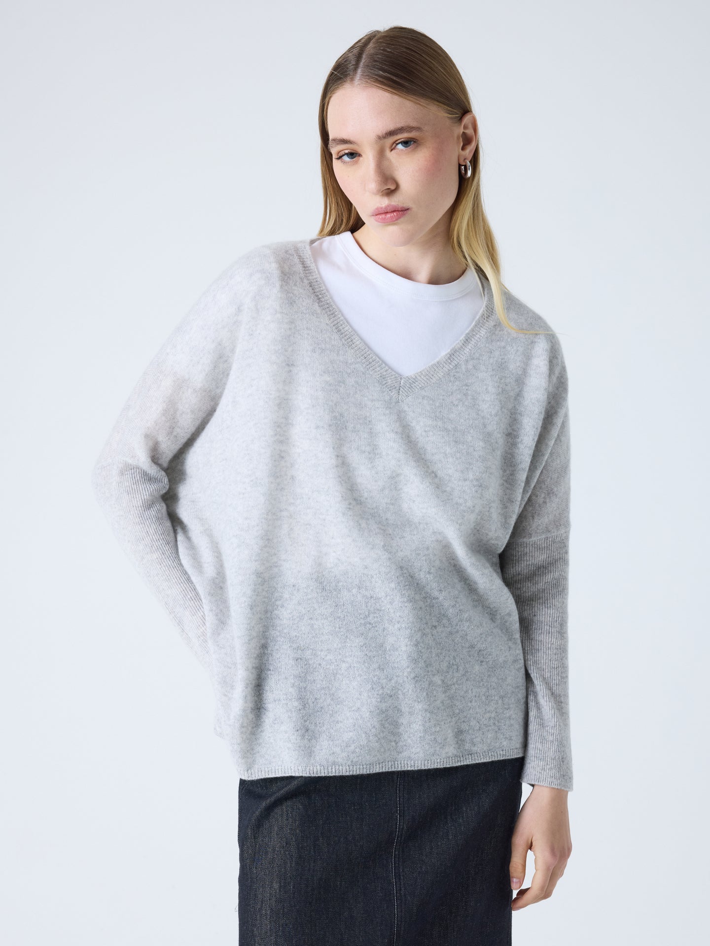 camille - Trek poncho van kasjmier aan - light heather grey