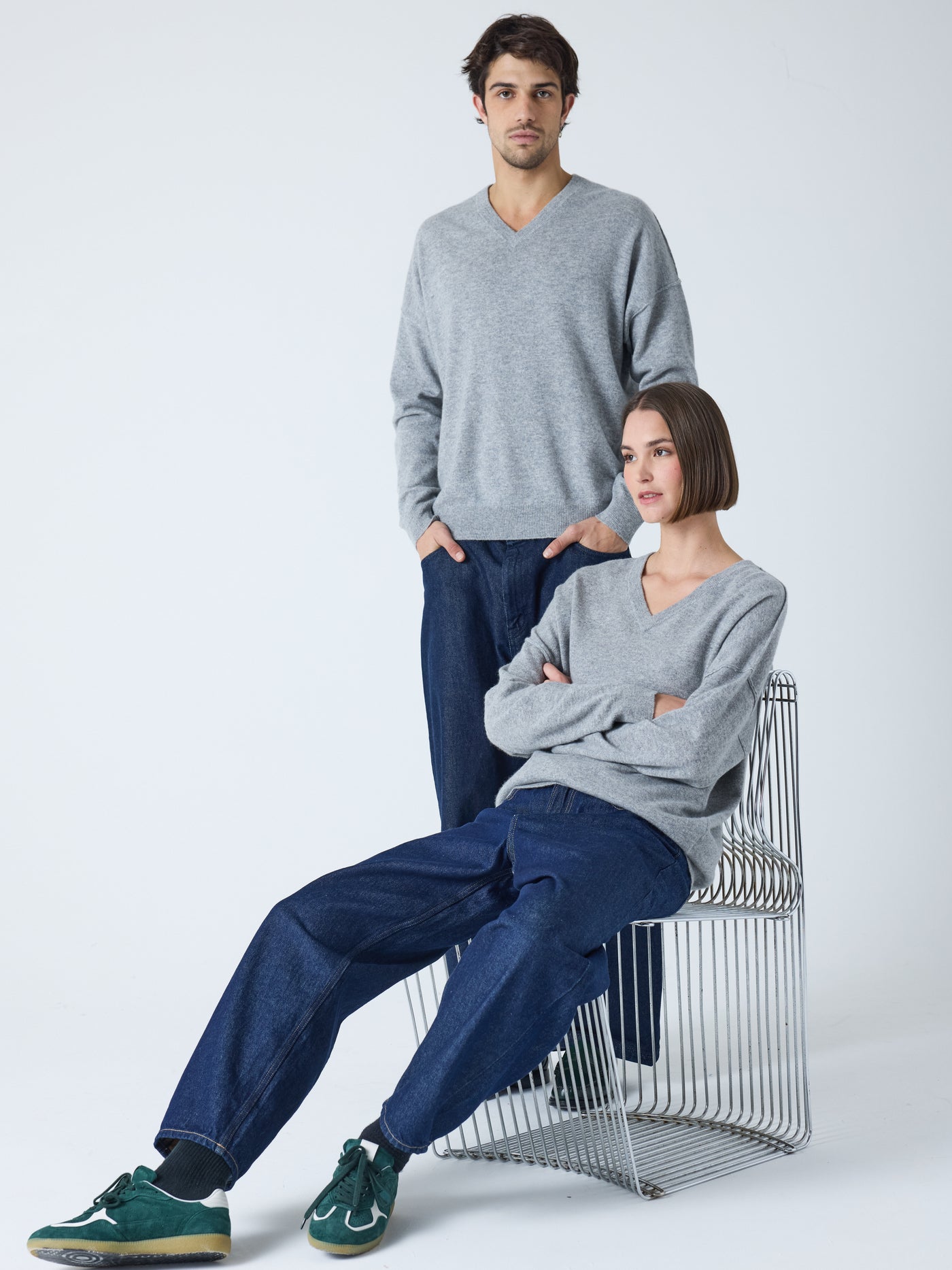 Arden - 100% cashmere V-neck sweater - light heather gray