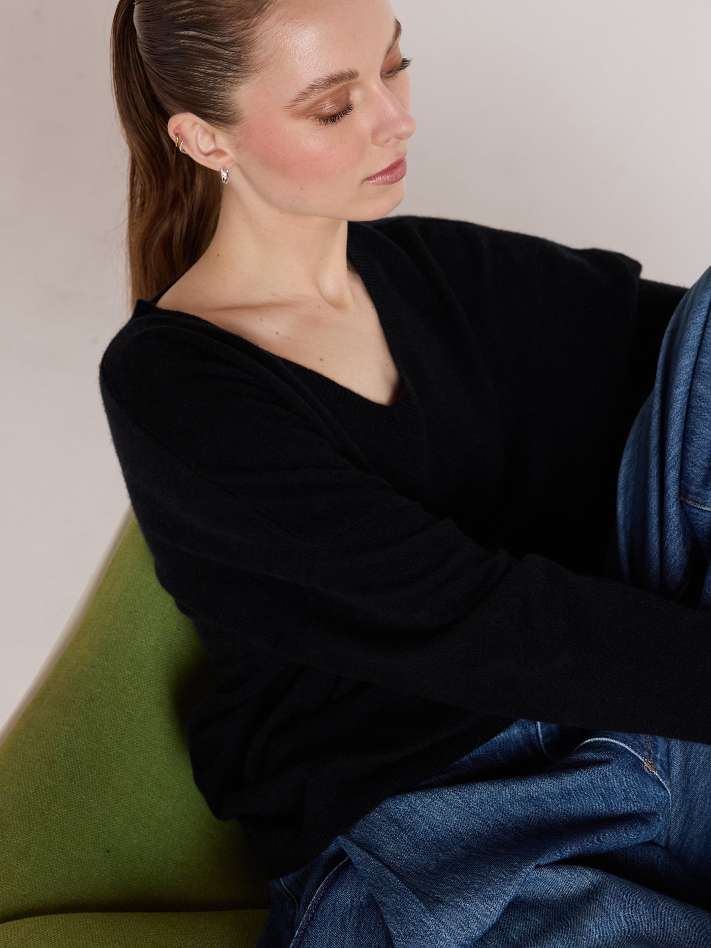 alicia - Pull col V en cachemire - black