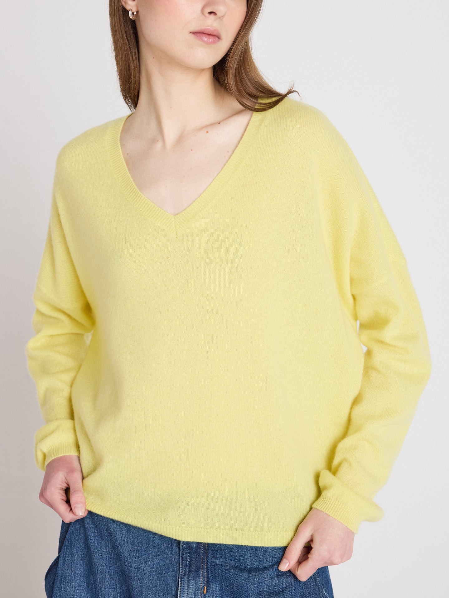 Alicia - Kaschmirpullover mit V-Ausschnitt - lemon fizz