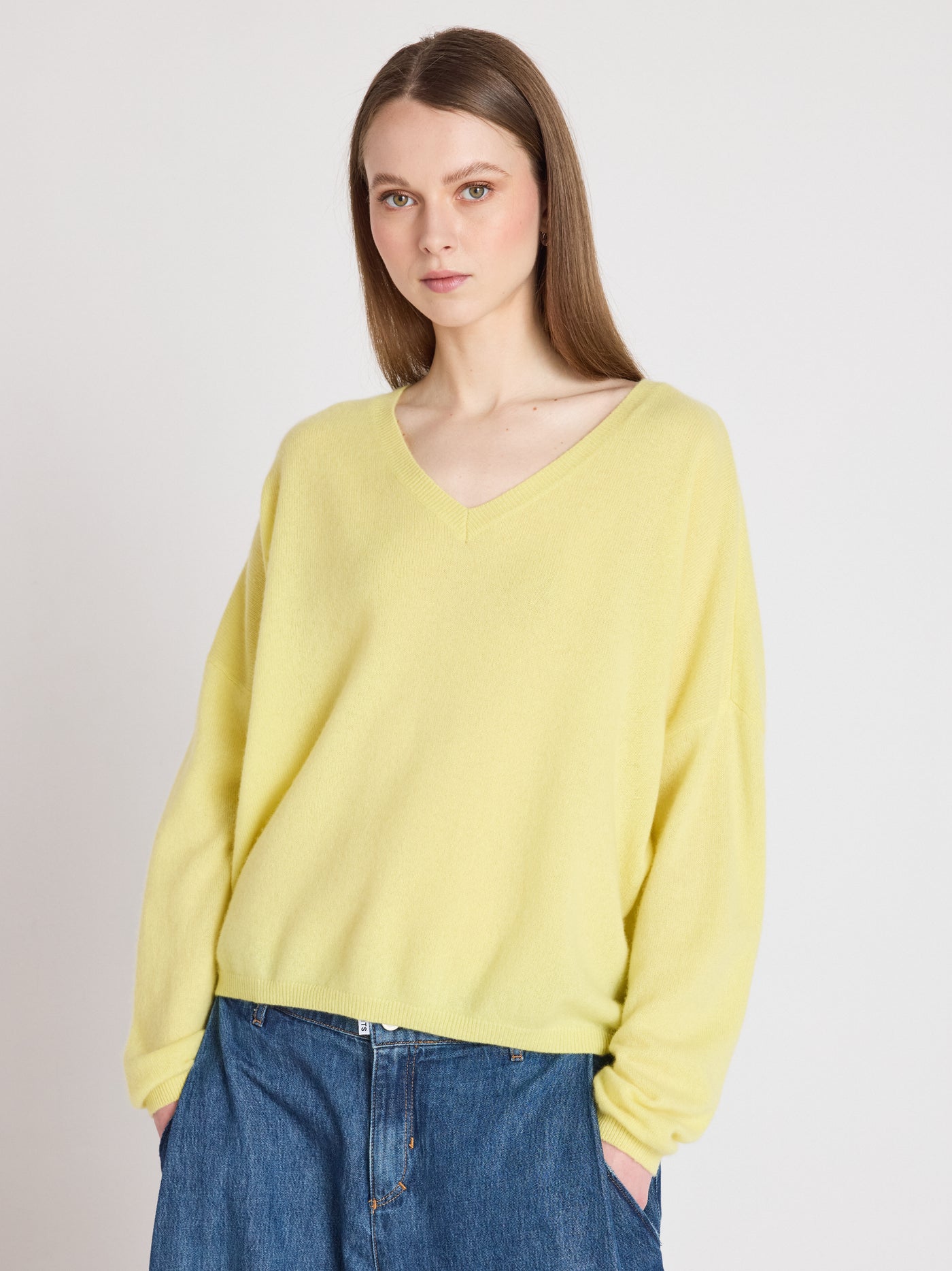 Alicia - Kaschmirpullover mit V-Ausschnitt - lemon fizz