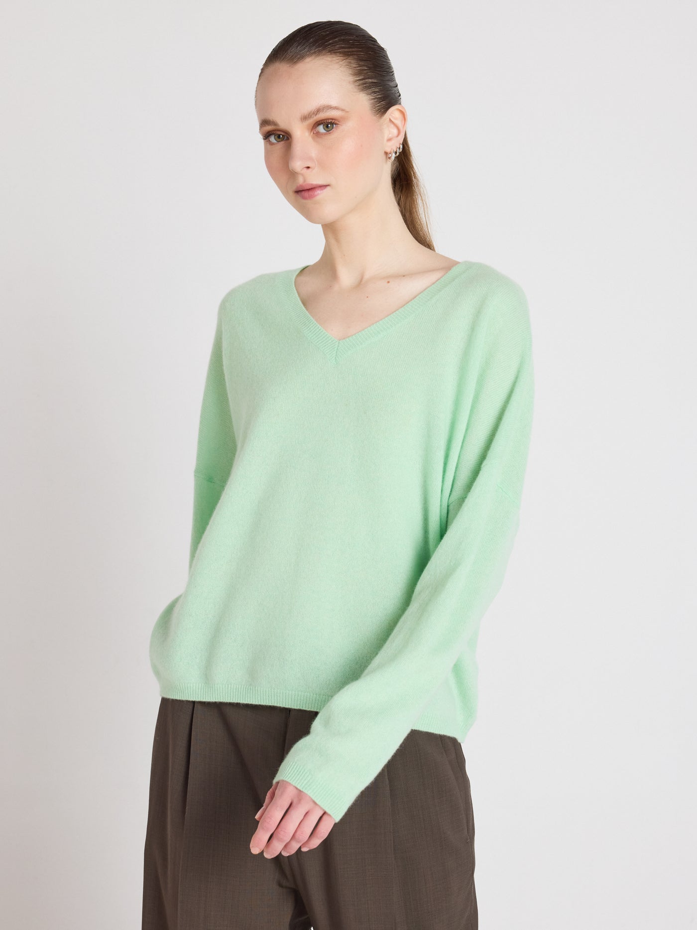 Alicia - Kaschmirpullover mit V-Ausschnitt - pastel green
