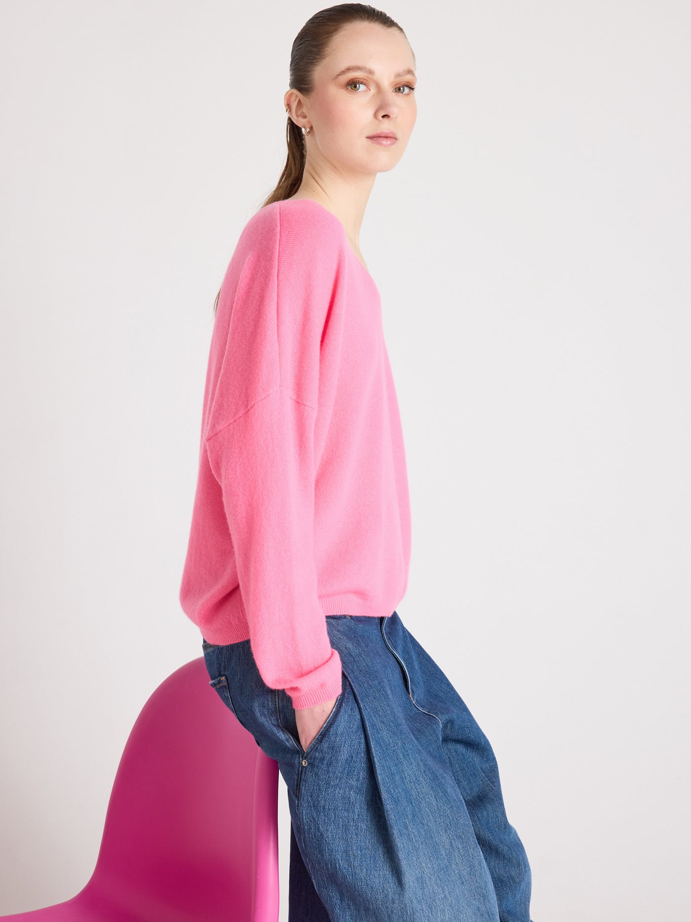 Alicia - Kaschmirpullover mit V-Ausschnitt - sparkle pink neon