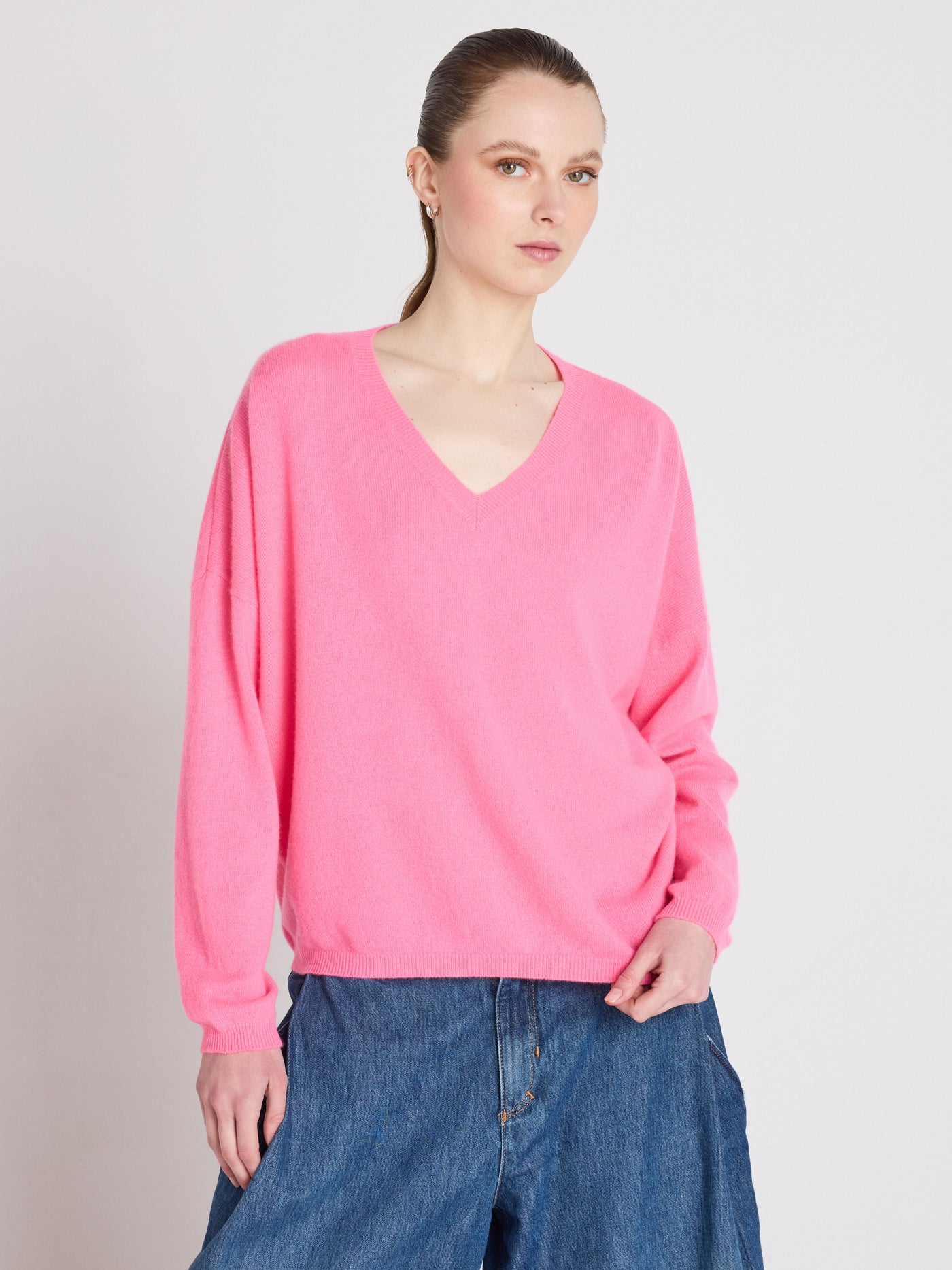 Alicia - Kaschmirpullover mit V-Ausschnitt - sparkle pink neon