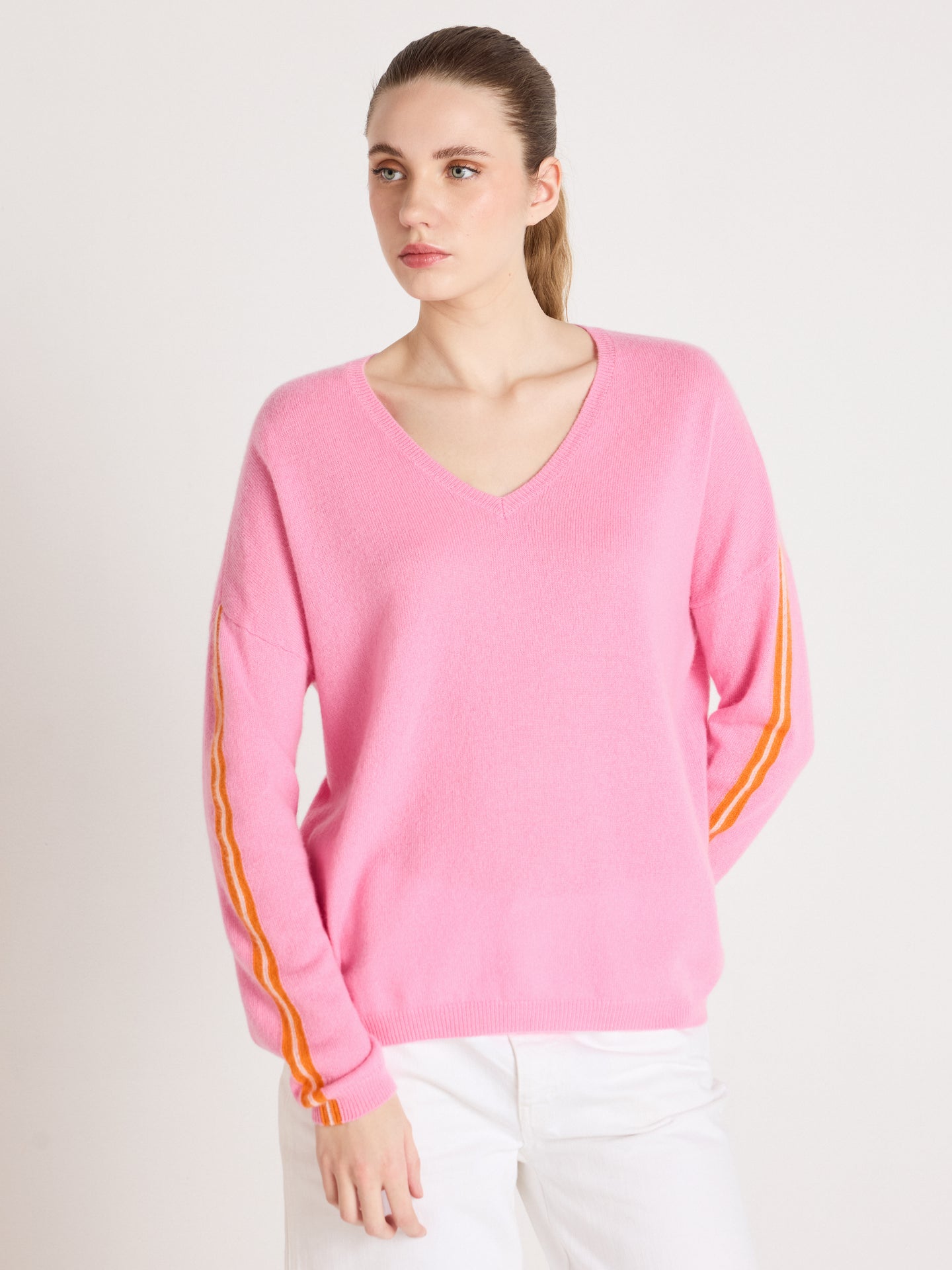 Alexia - V-neck cashmere sweater - dragon fruit