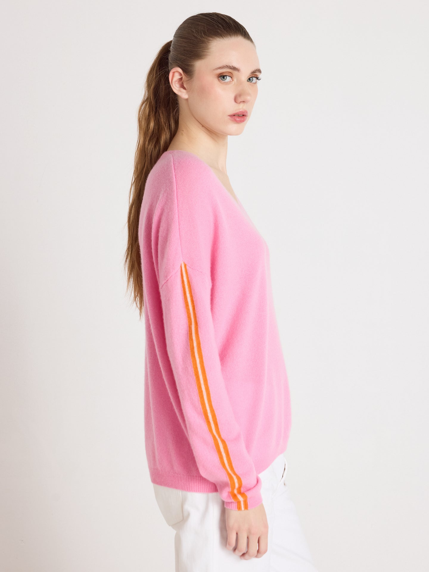pull col v à bandes alexia - Maglione a V in cashmere - dragon fruit