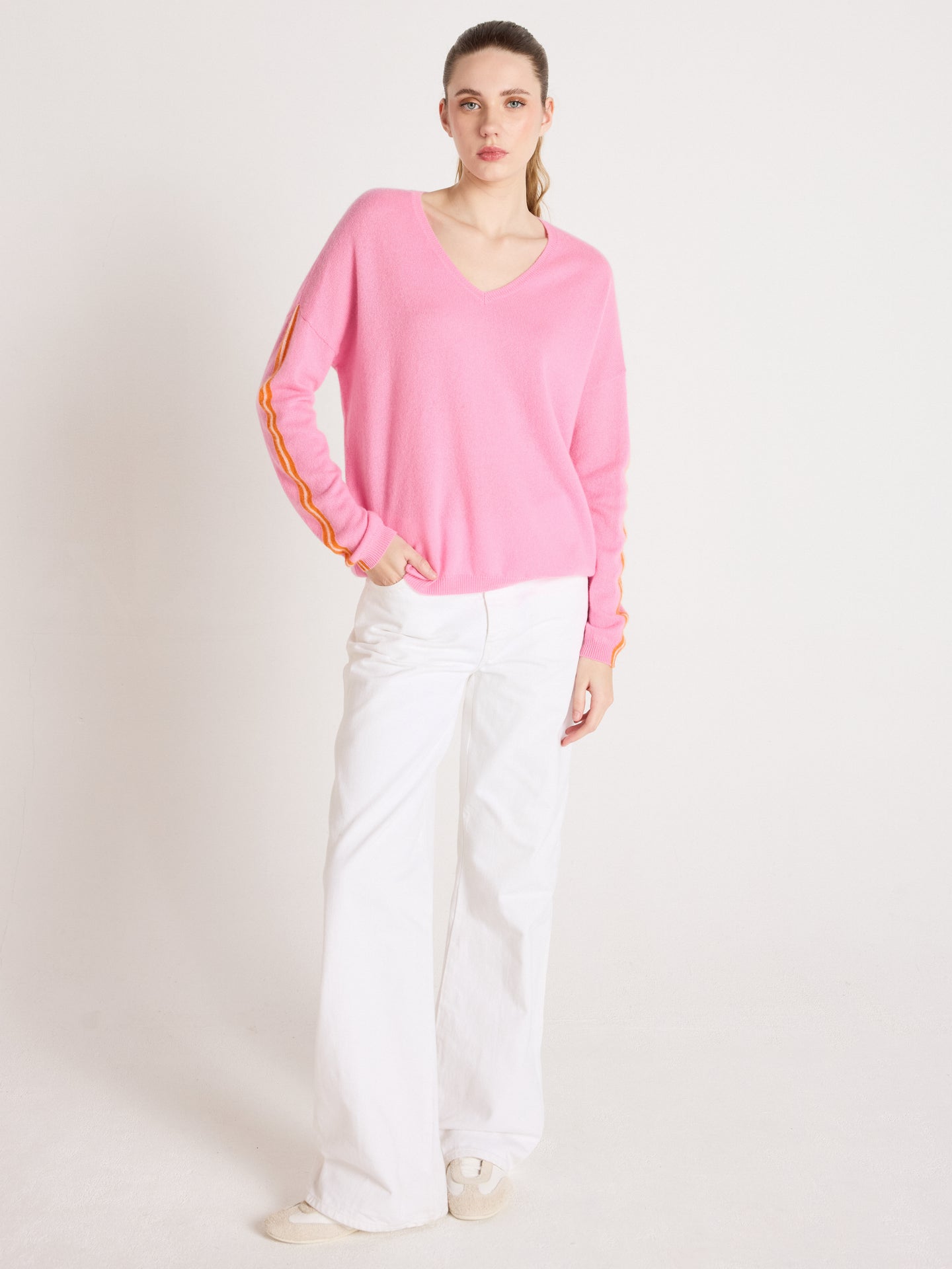 Alexia - Kaschmirpullover mit V-Ausschnitt - dragon fruit