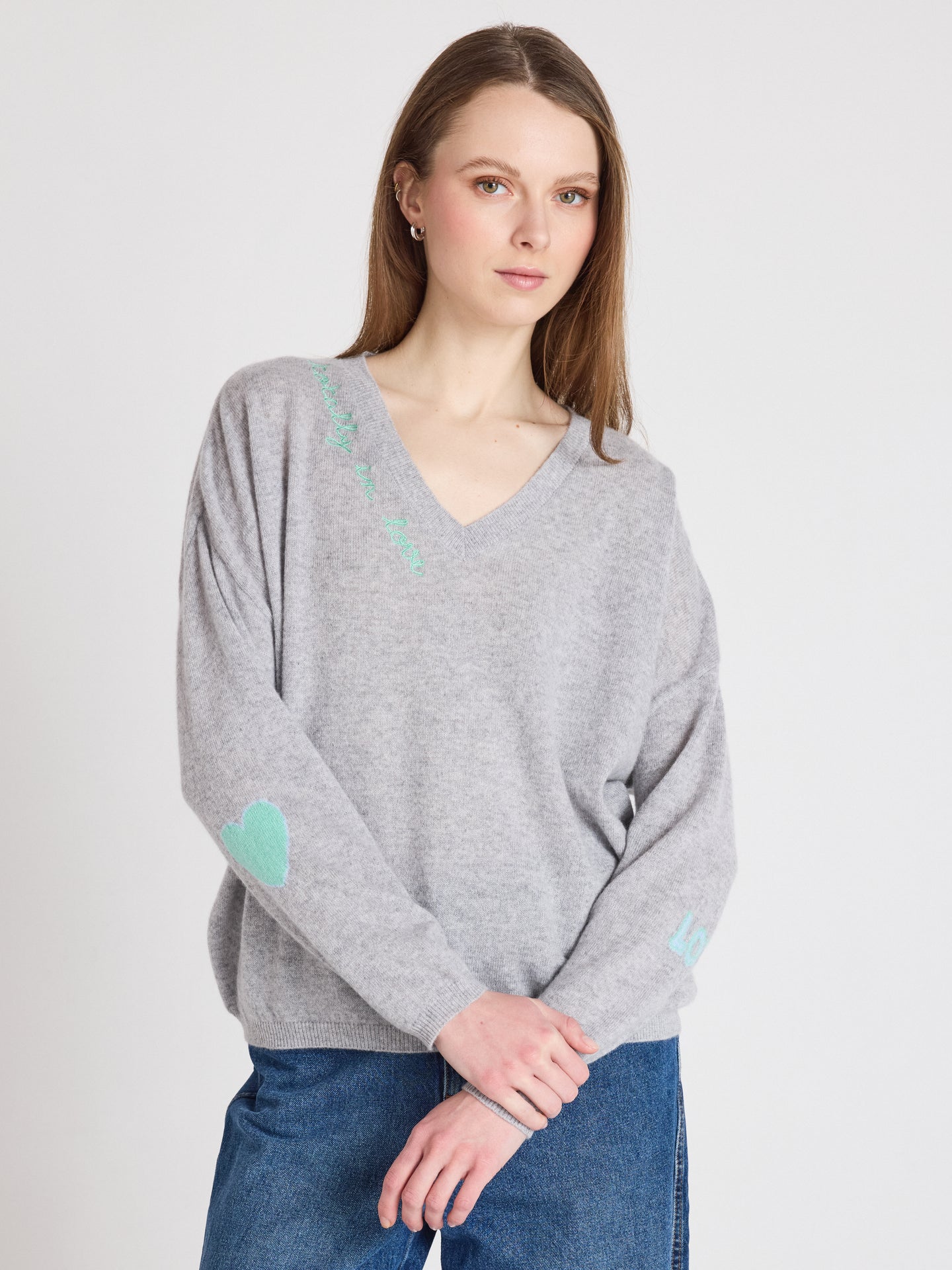 Kennedy - Bestickter Kaschmirpullover mit V-Ausschnitt - light heather grey