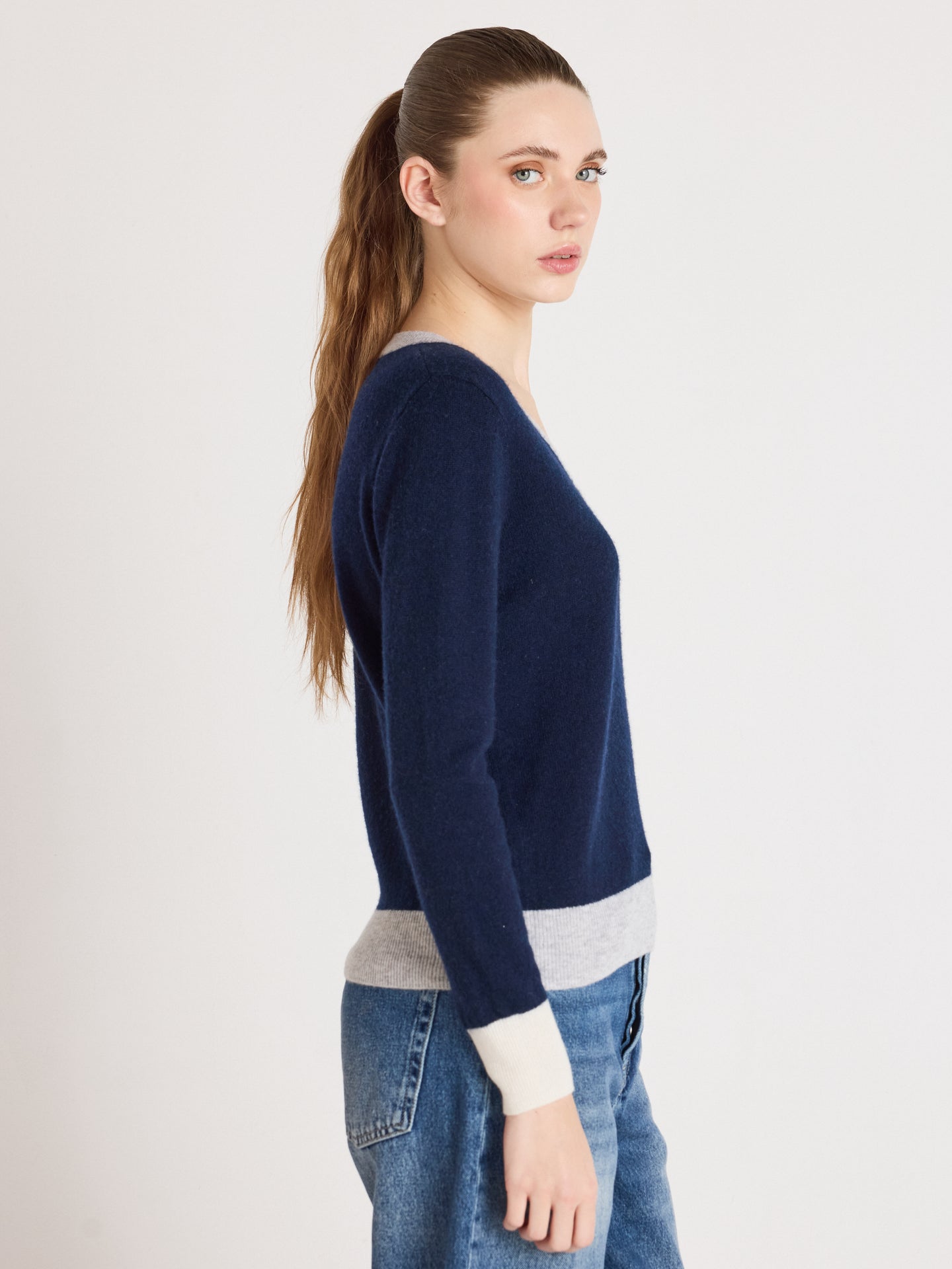 isla v-neck sweater - cashmere - navy