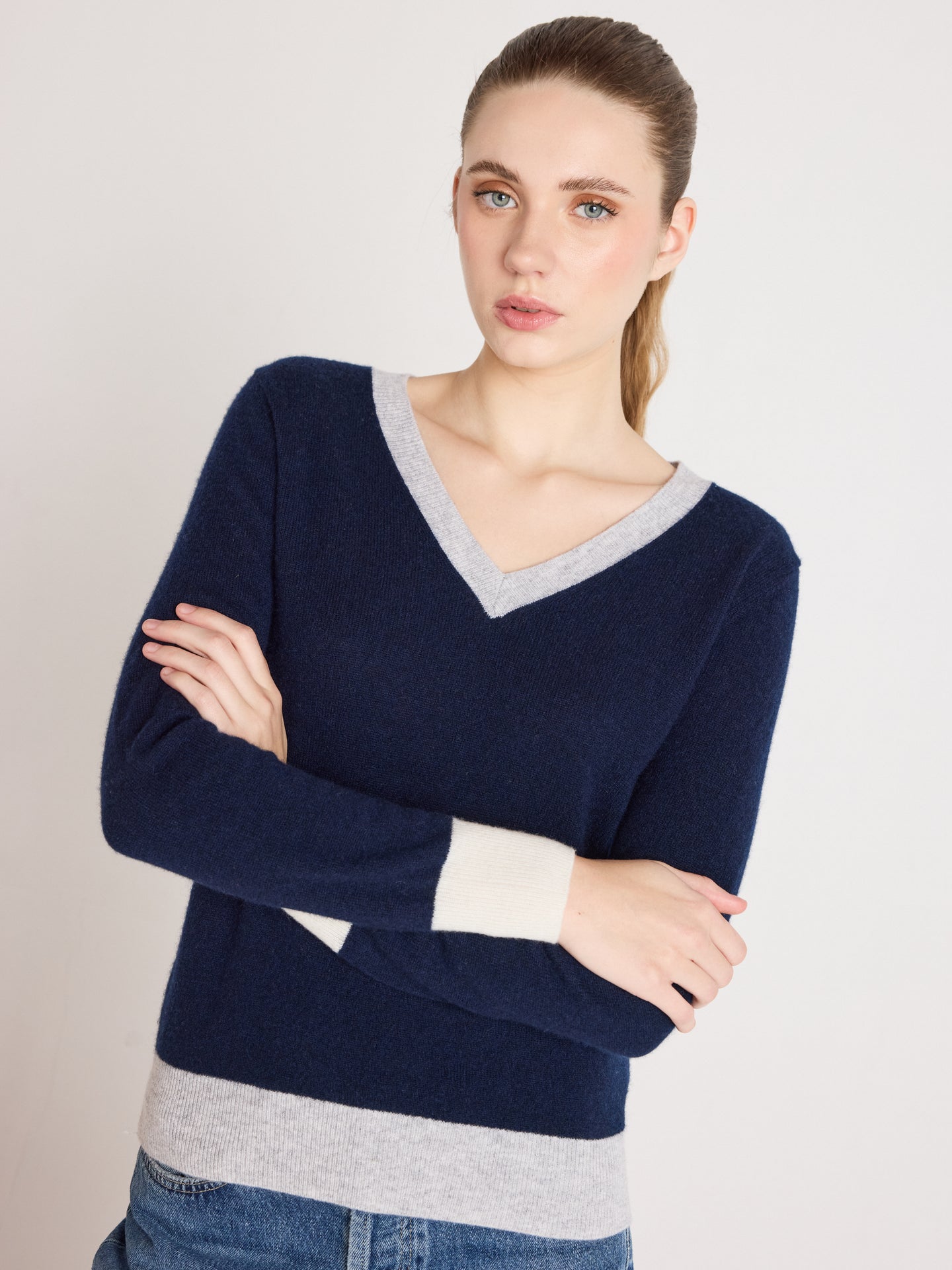 isla v-neck sweater - cashmere - navy