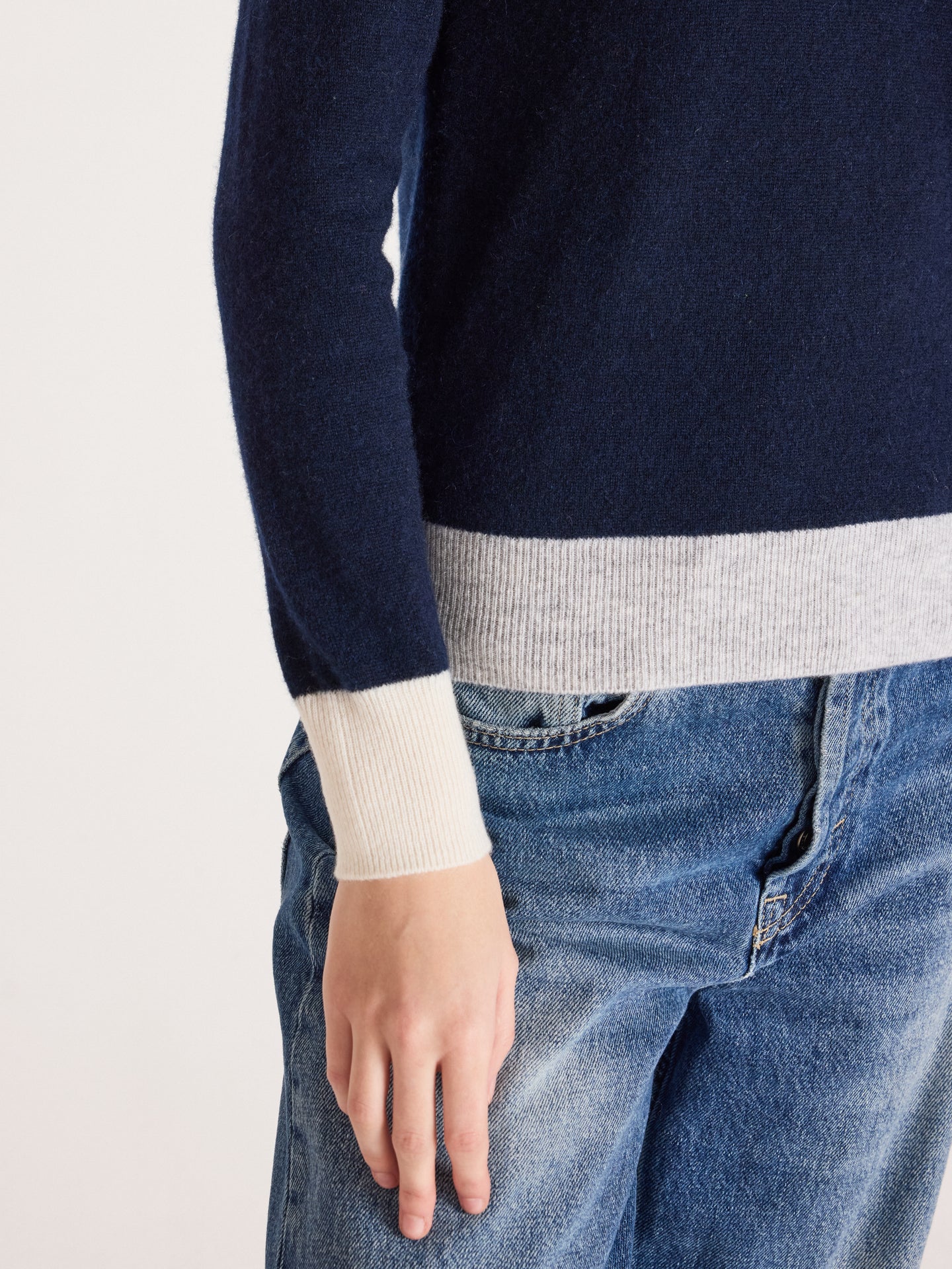 isla v-neck sweater - cashmere - navy