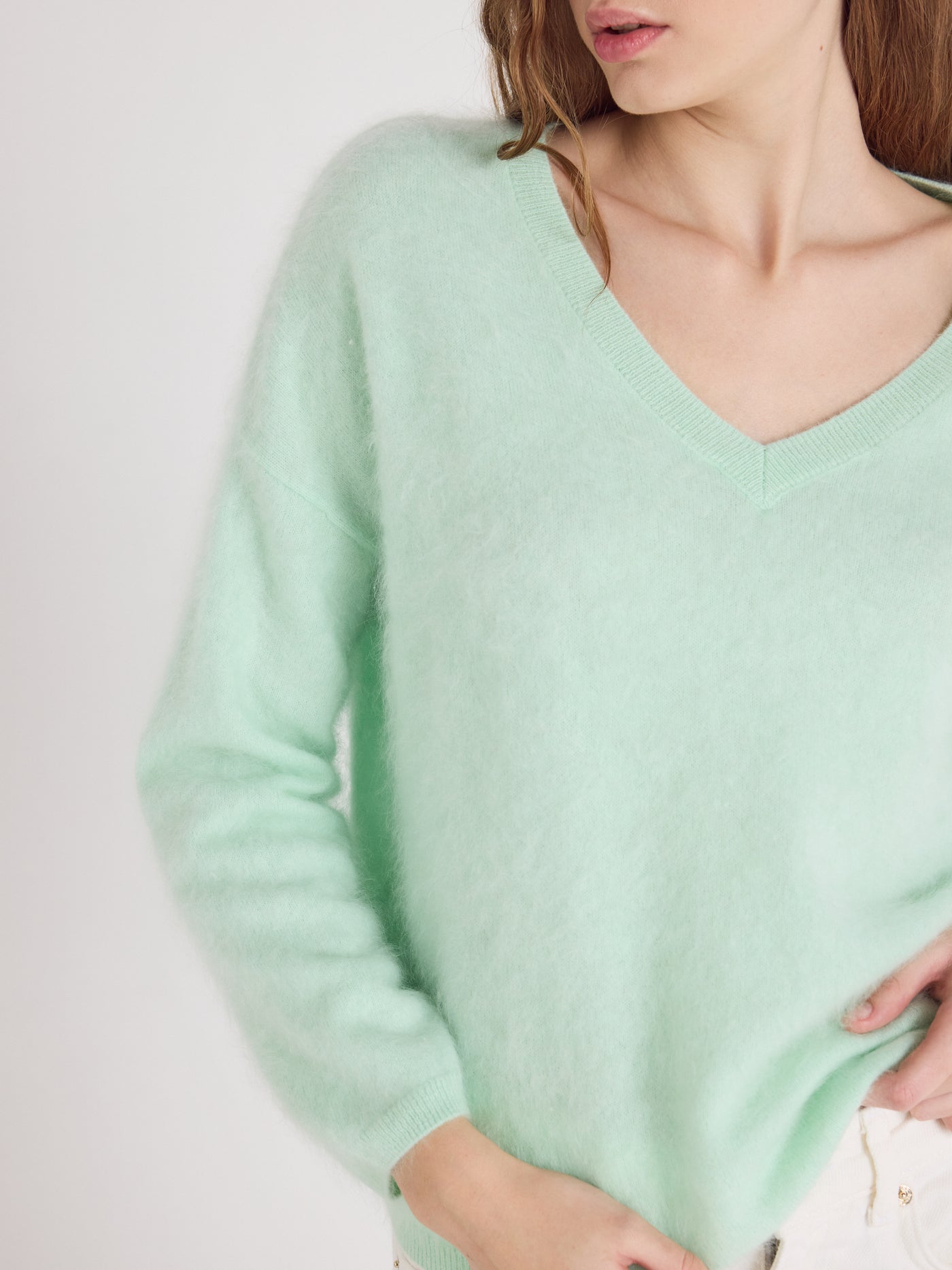 soeli - V-neck brushed cashmere sweater - nile green