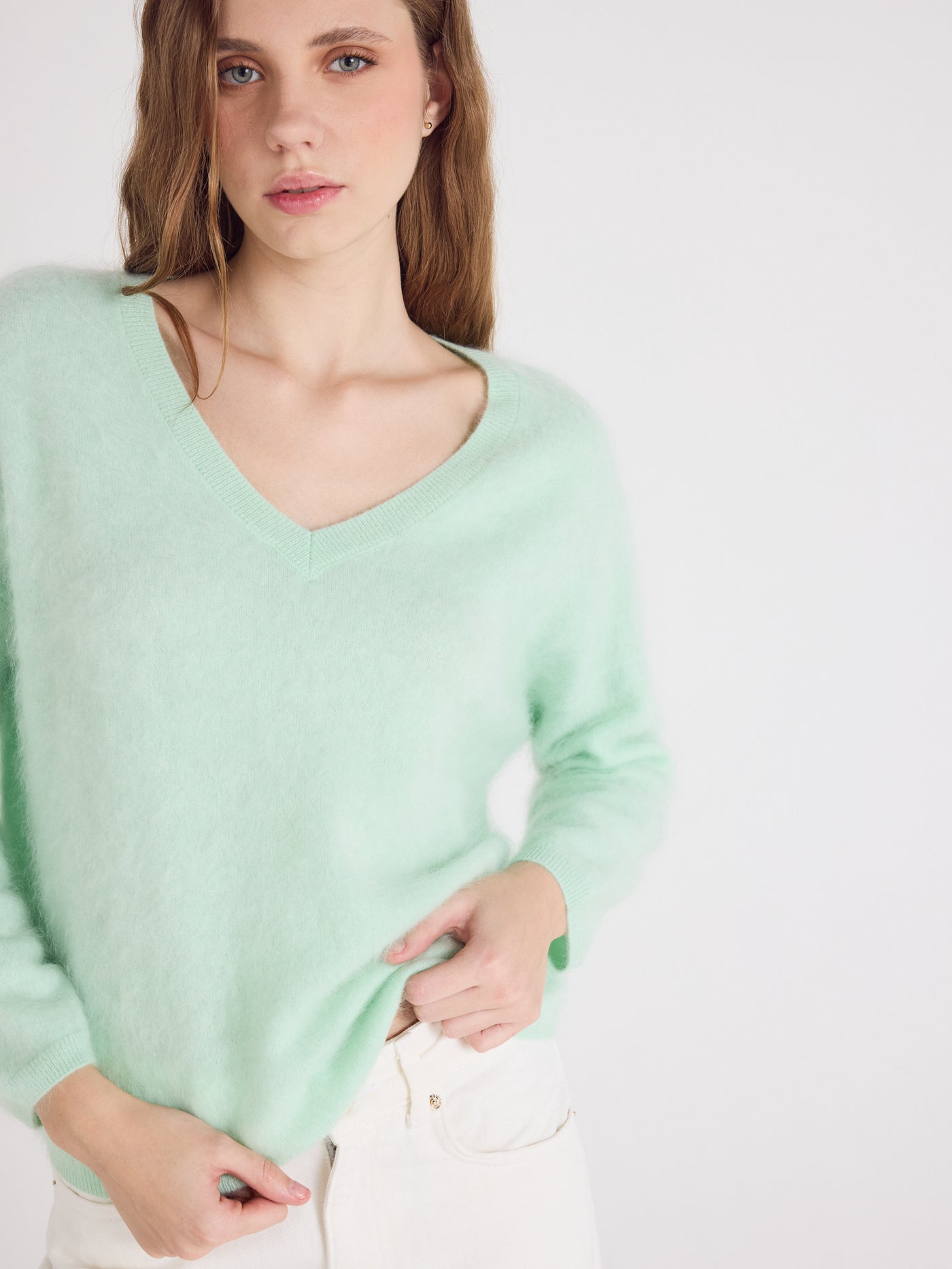 soeli - V-neck brushed cashmere sweater - nile green