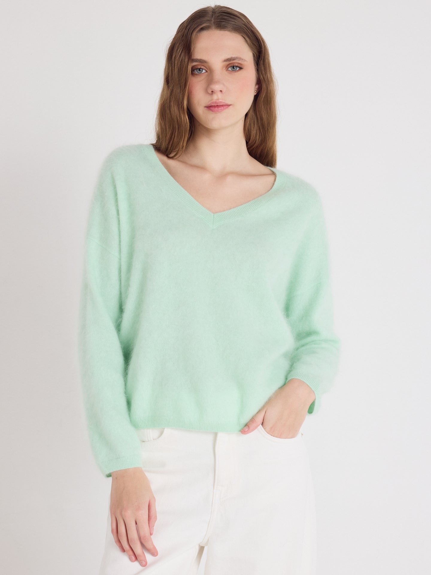 soeli - V-neck brushed cashmere sweater - nile green