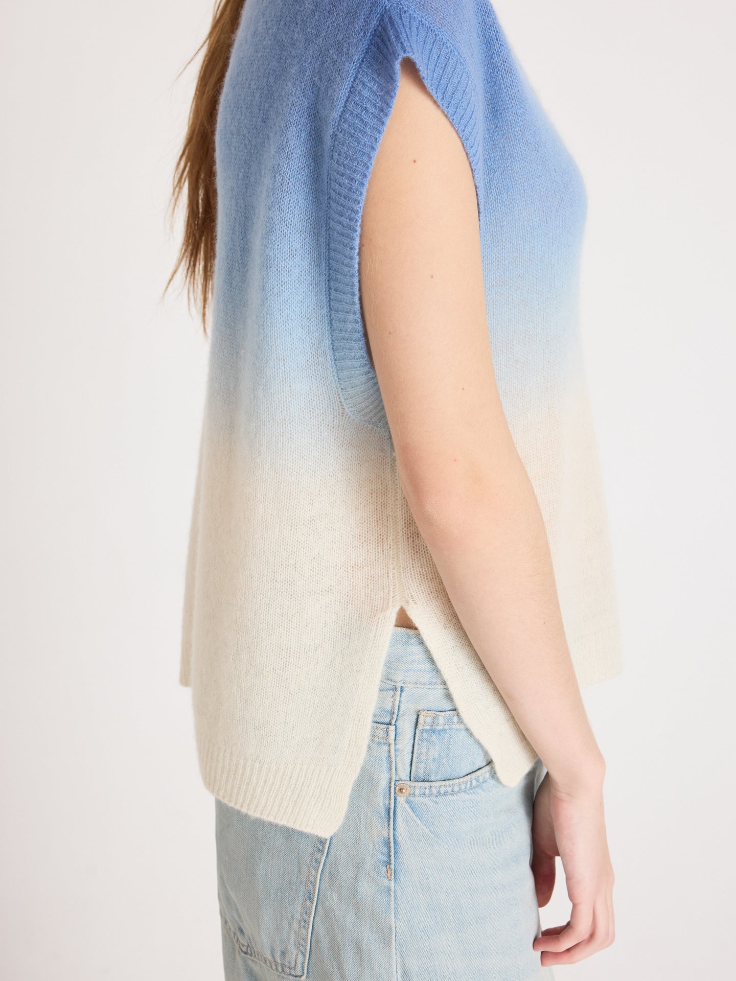 Samantha - Sleeveless cashmere sweater - dip dye blue