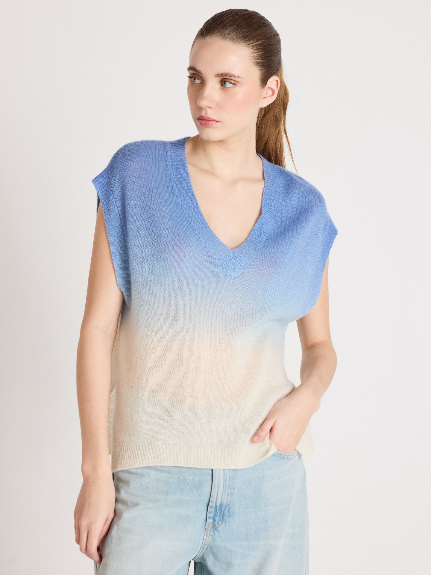 Samantha - Sleeveless cashmere sweater - dip dye blue