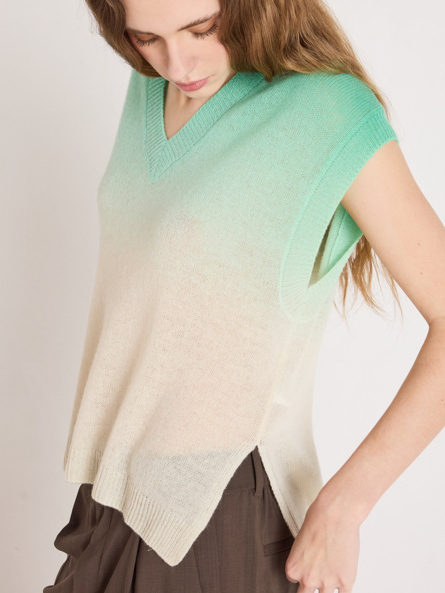 Samantha - Sleeveless cashmere sweater - dip dye green