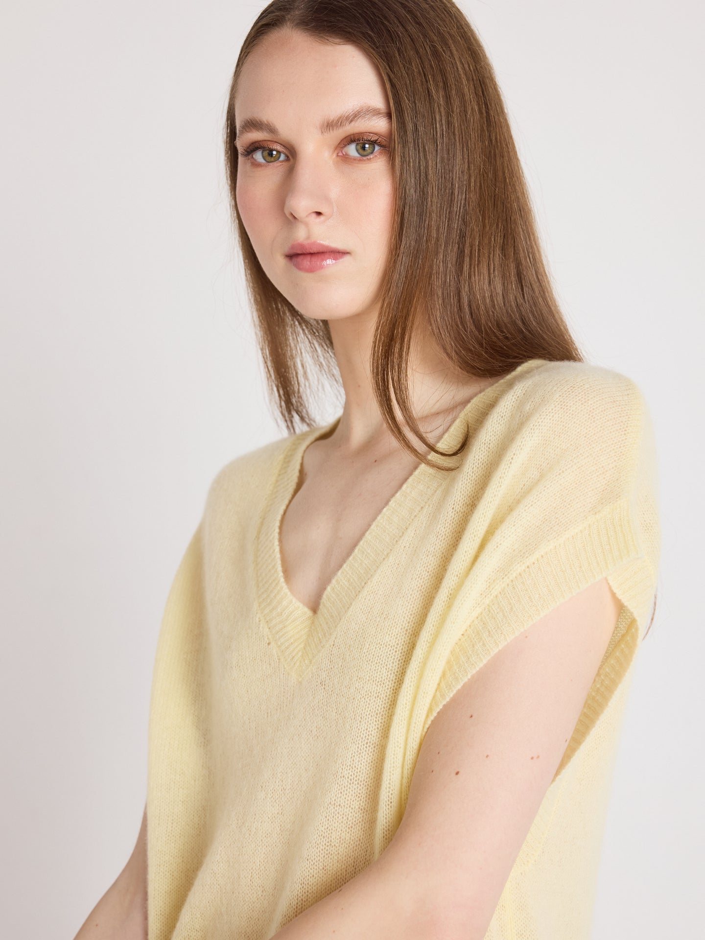 Samantha - Sleeveless cashmere sweater - limelight