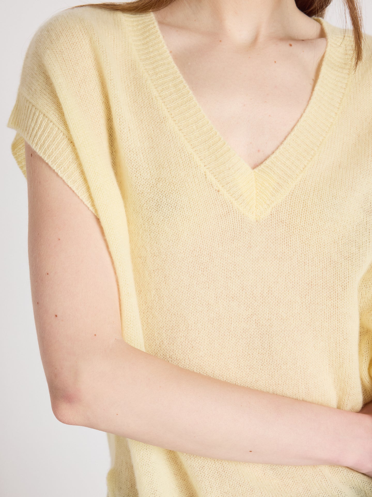 Samantha - Sleeveless cashmere sweater - limelight
