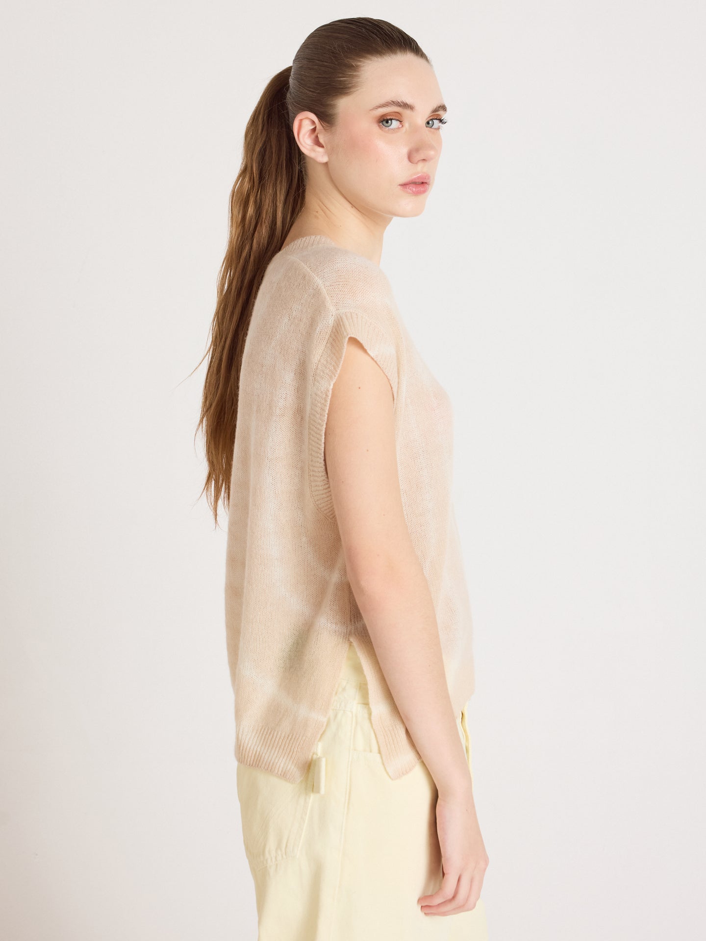Samantha - Sleeveless cashmere sweater - tie dye beige