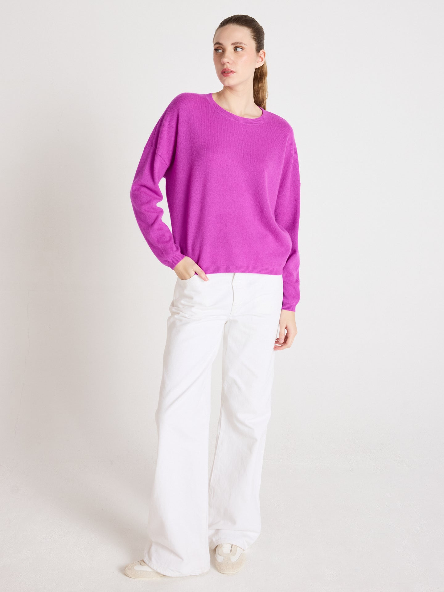 Kaira - Kaschmirpullover mit Rundhalsausschnitt - purple neon