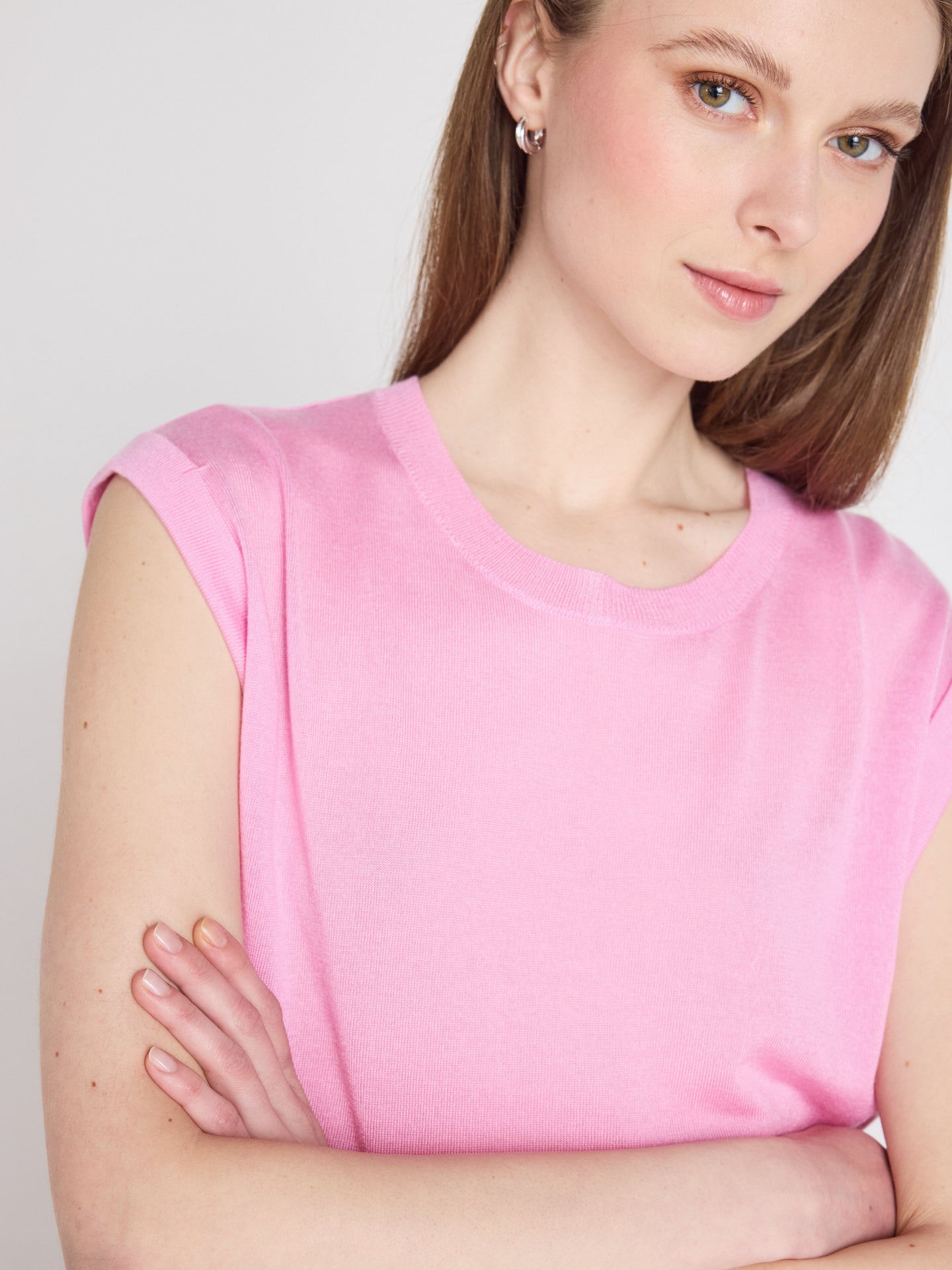 Naomi - Sleeveless sweater - dragon fruit