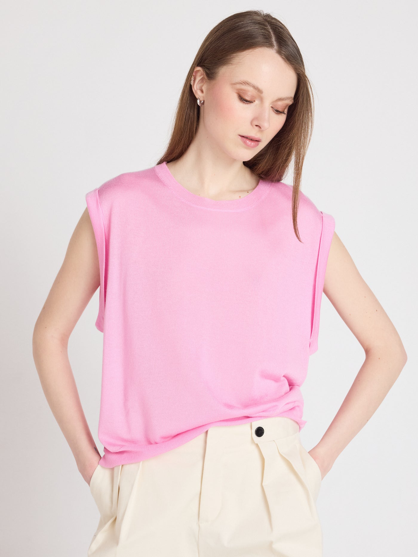 Naomi - Sleeveless sweater - dragon fruit