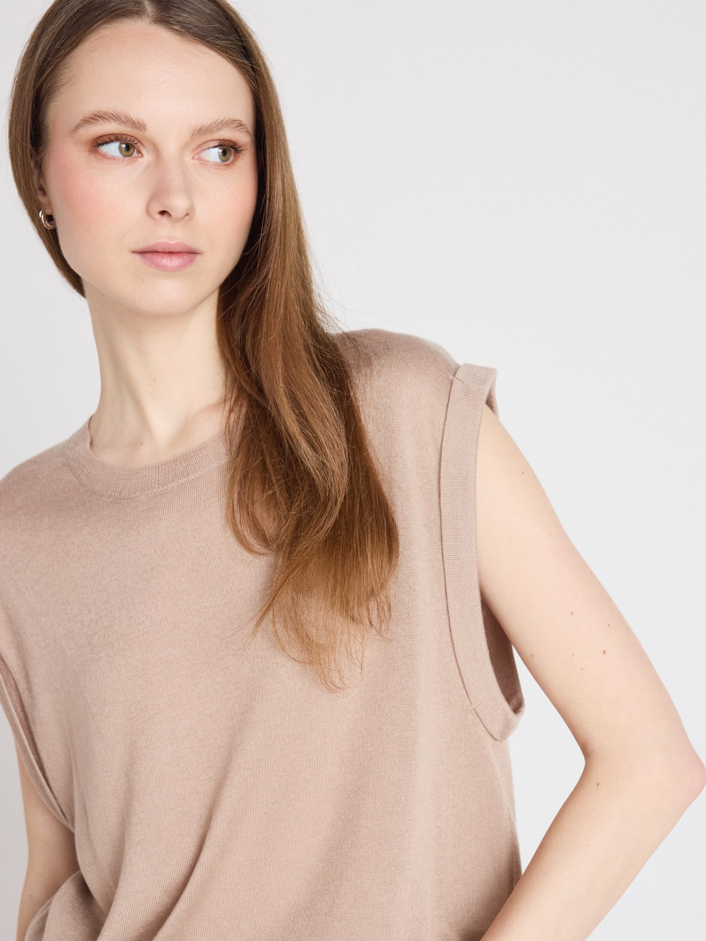 Naomi - Sleeveless sweater - earth