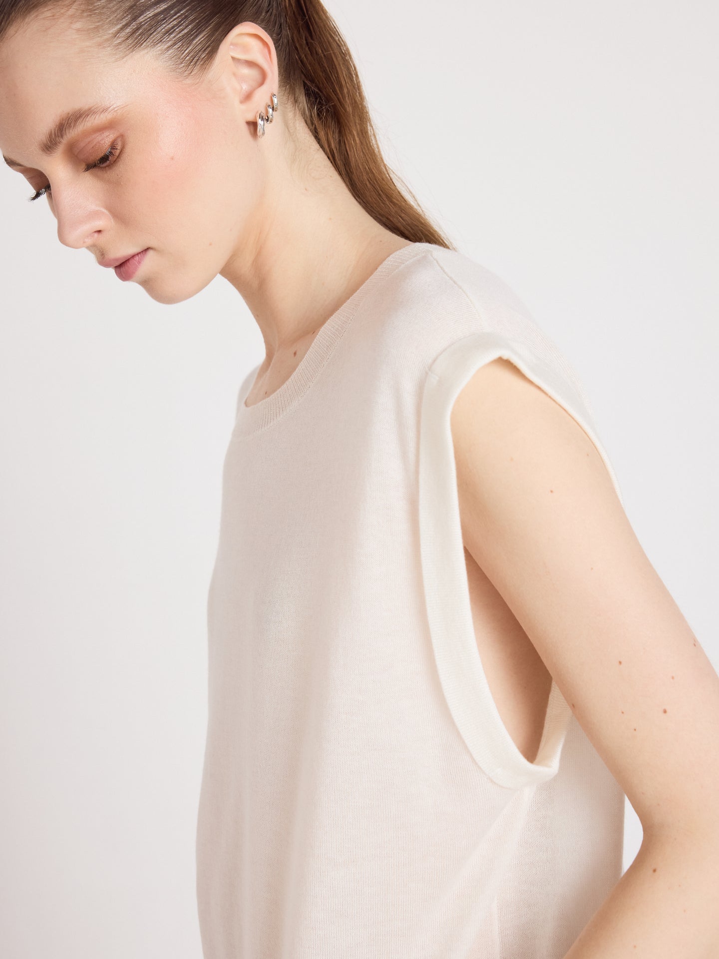 Naomi - Sleeveless sweater - white
