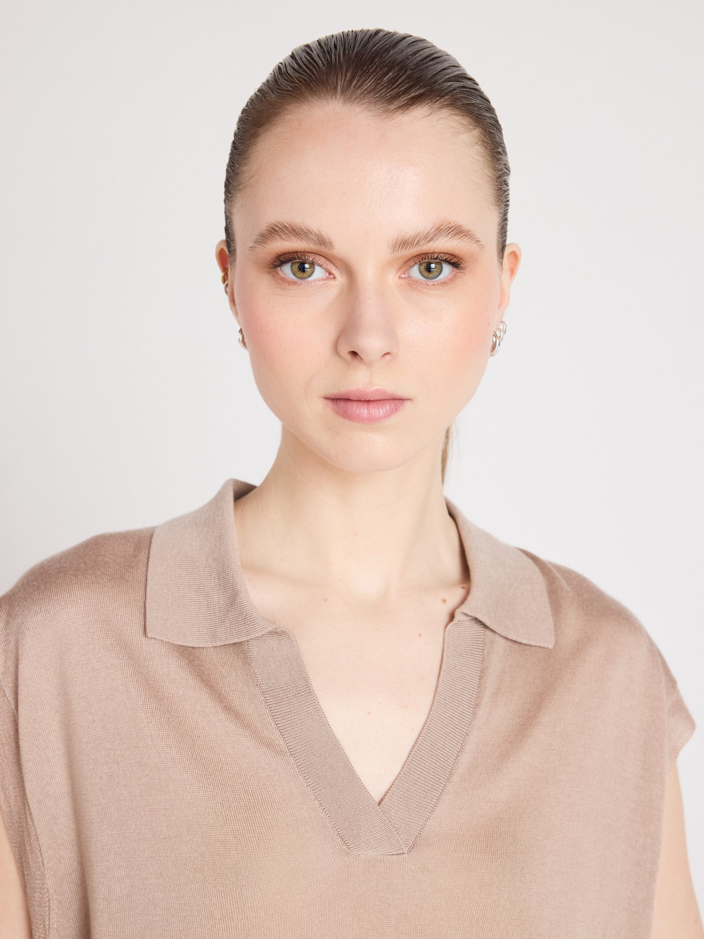 Magali - Sleeveless polo sweater - earth