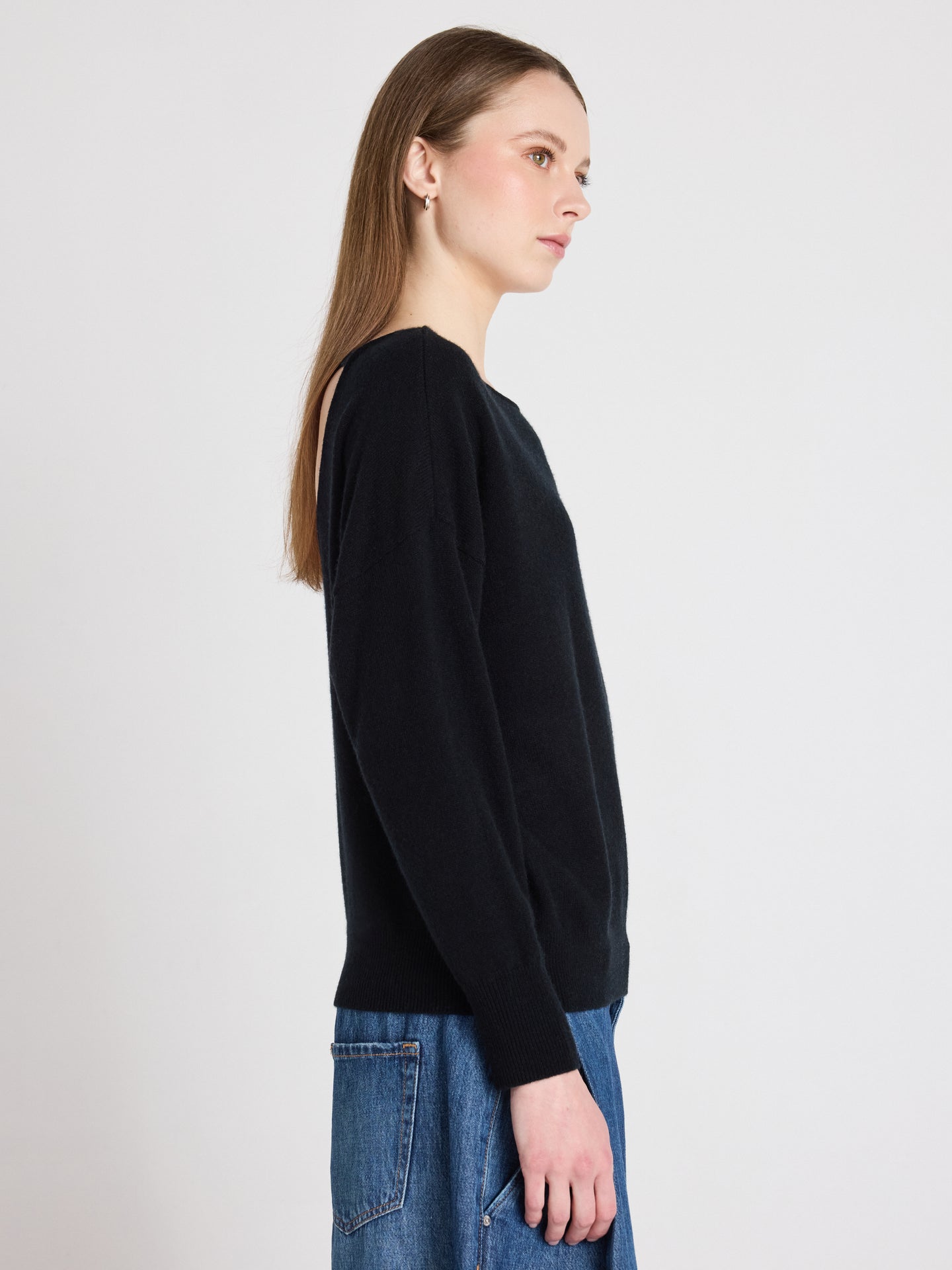 trui met open rug ivy - Trui van nu en geborsteld kasjmier - black