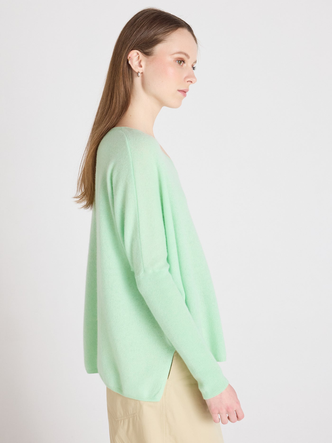 Camille - Kaschmirponcho mit V-Ausschnitt - pastel green