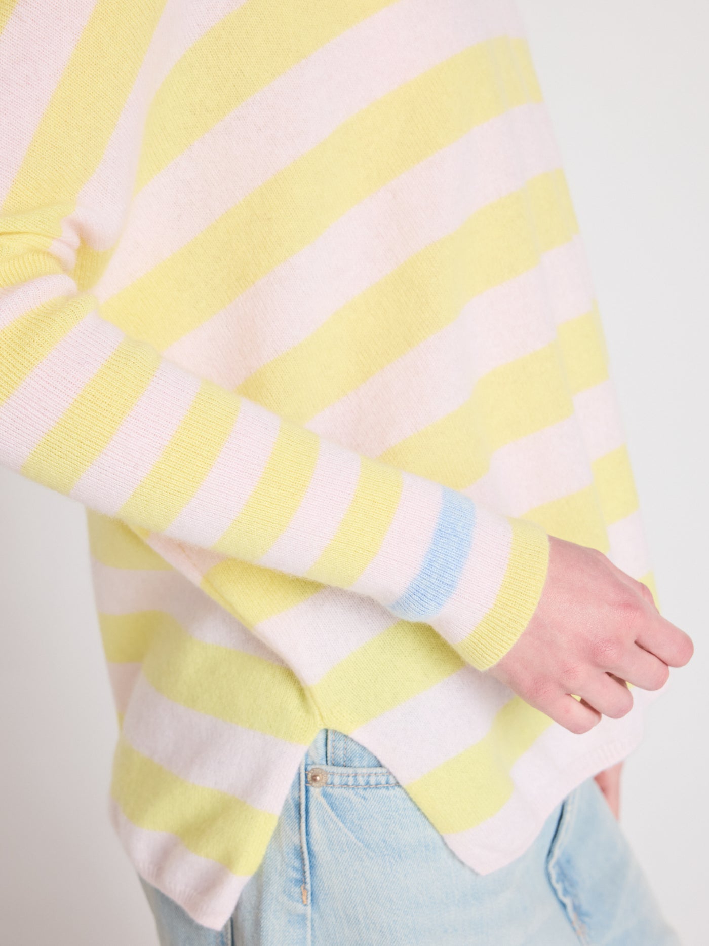 Janet - Poncho-pullover mit V-Ausschnitt aus Kaschmir - lemon fizz